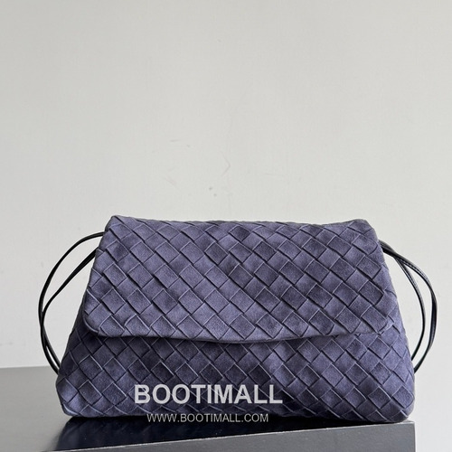 Bottega Veneta Dustbag Giorno Intrecciato Suede Calfskin Leather Black Drawstring Shoulder Bag 보테가베네타 더스트백 지오르노 인트레치아토 스웨이드 카프스킨 레더 블랙 드로스트링 숄더백 33cm