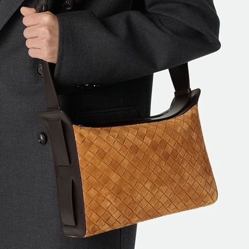 Bottega Veneta Tribeca Intrecciato Calfskin Leather Black Double Zip Crossbody Shoulder Bag 보테가베네타 트라이베카 인트레치아토 카프스킨 레더 블랙 더블 지퍼 크로스바디 숄더백 20191280 30.5cm