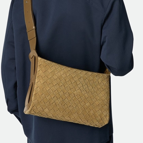 Bottega Veneta Tribeca Intrecciato Calfskin Leather Black Double Zip Crossbody Shoulder Bag 보테가베네타 트라이베카 인트레치아토 카프스킨 레더 블랙 더블 지퍼 크로스바디 숄더백 20191280 30.5cm