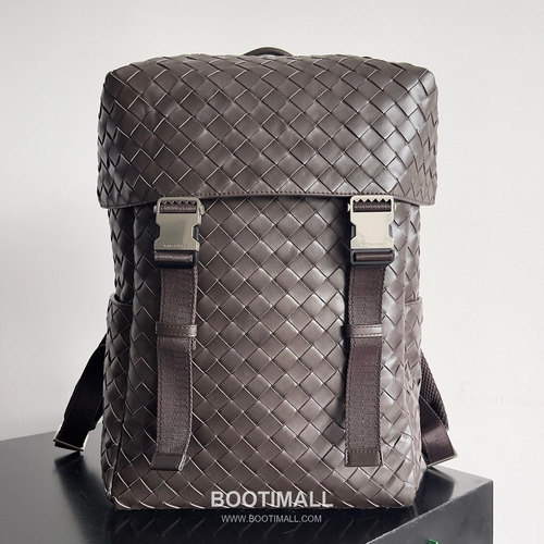 Bottega Veneta Intrecciato Calfskin Leather Black Double Buckle Flap Backpack 보테가베네타 인트레치아토 카프스킨 레더 블랙 더블 버클 플랩 백팩 20192180 38cm