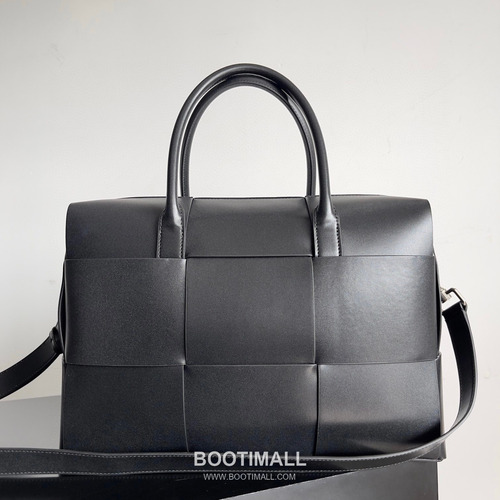 Bottega Veneta Intrecciato Calfskin Leather Black Top Handle Crossbody Briefcase Bag 보테가베네타 인트레치아토 카프스킨 레더 블랙 탑핸들 크로스바디 브리프케이스백 20191800 36cm