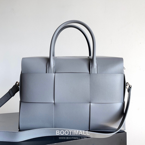 Bottega Veneta Intrecciato Calfskin Leather Black Top Handle Crossbody Briefcase Bag 보테가베네타 인트레치아토 카프스킨 레더 블랙 탑핸들 크로스바디 브리프케이스백 20191800 36cm