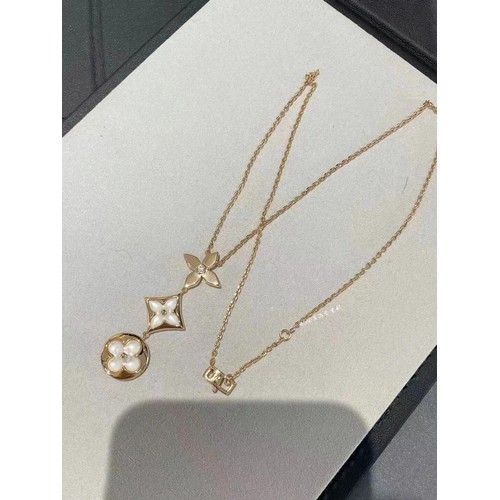 루이비통 컬러 블라썸 화이트 자개 트리플 플라워 V 골드 네크리스 Louis Vuitton Color Blossom White Mother of Pearl Triple Flower V Gold Necklace