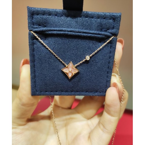루이비통 모노그램 플라워 핑크 자개 V 골드 네크리스 Louis Vuitton Monogram Flower Pink Mother of Pearl V Gold Necklace