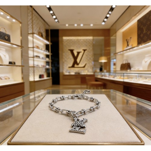루이비통 빈티지 실버 쿠반 체인 브레이슬릿 Louis Vuitton Vintage Silver Cuban Chain Bracelet
