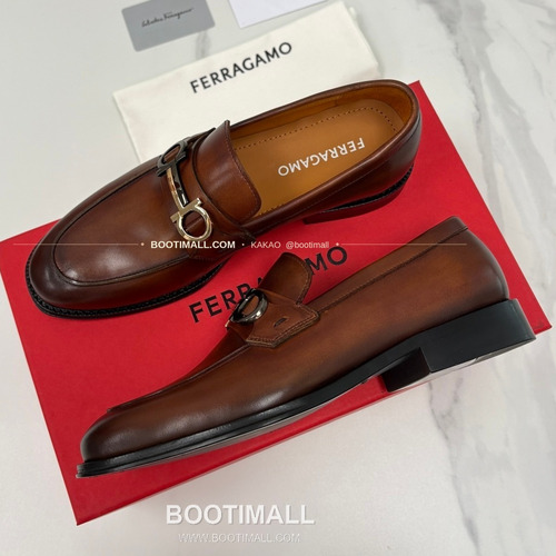 페라가모 송아지가죽 간치니 블랙 모카신 로퍼 Ferragamo Calfskin Gancini Black Moccasin Loafers