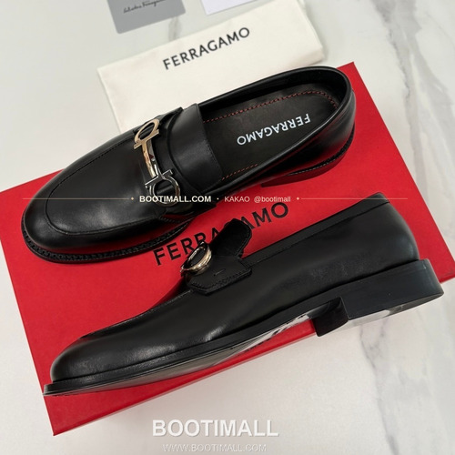 페라가모 송아지가죽 간치니 블랙 모카신 로퍼 Ferragamo Calfskin Gancini Black Moccasin Loafers