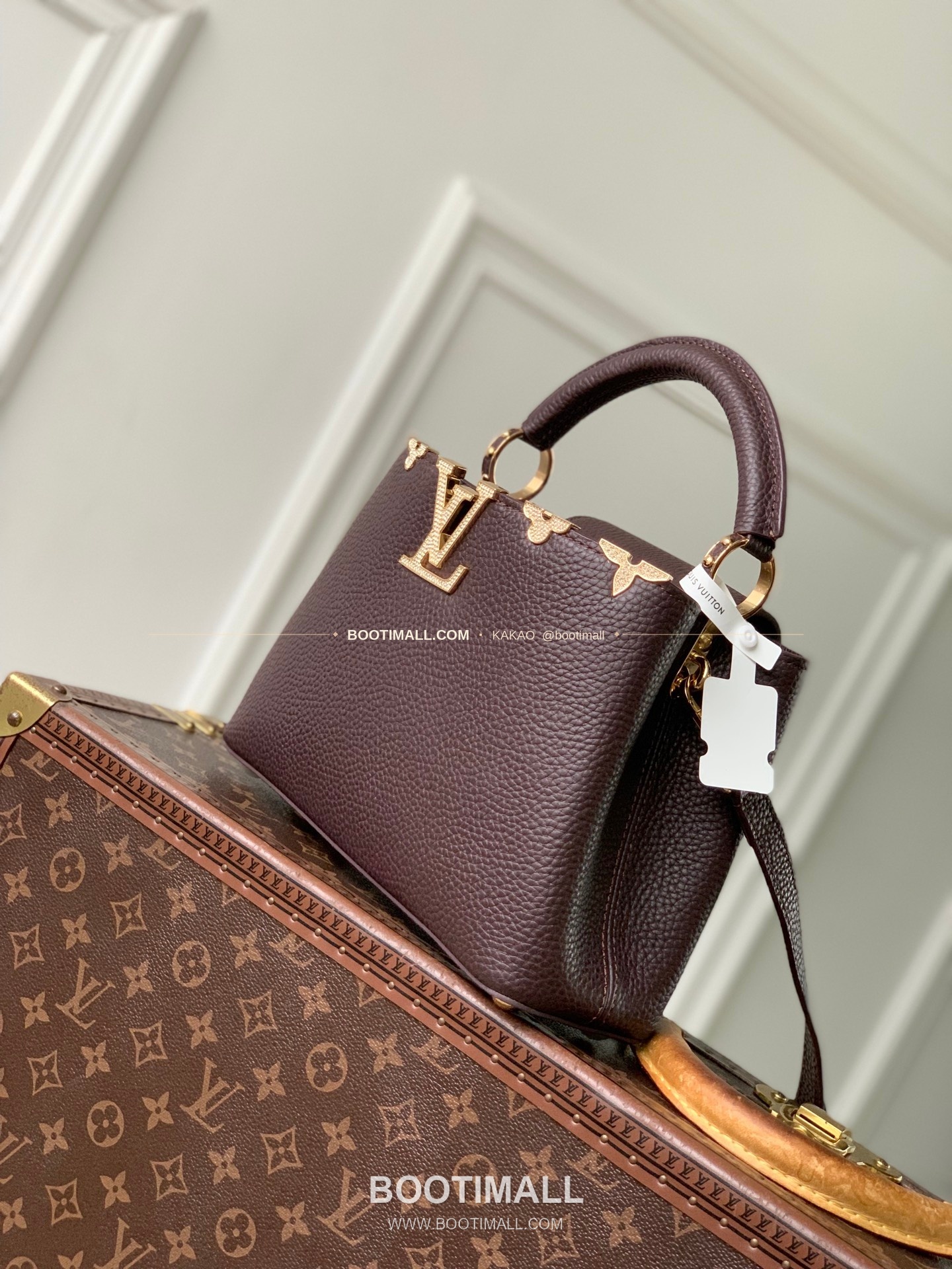 루이비통 카퓌신 스몰 타우릴론 레더 플라워 크라운 토트백 Louis Vuitton Capucines Small Taurillon Leather Flower Crown Top Handle Bag M27164 27cm 2