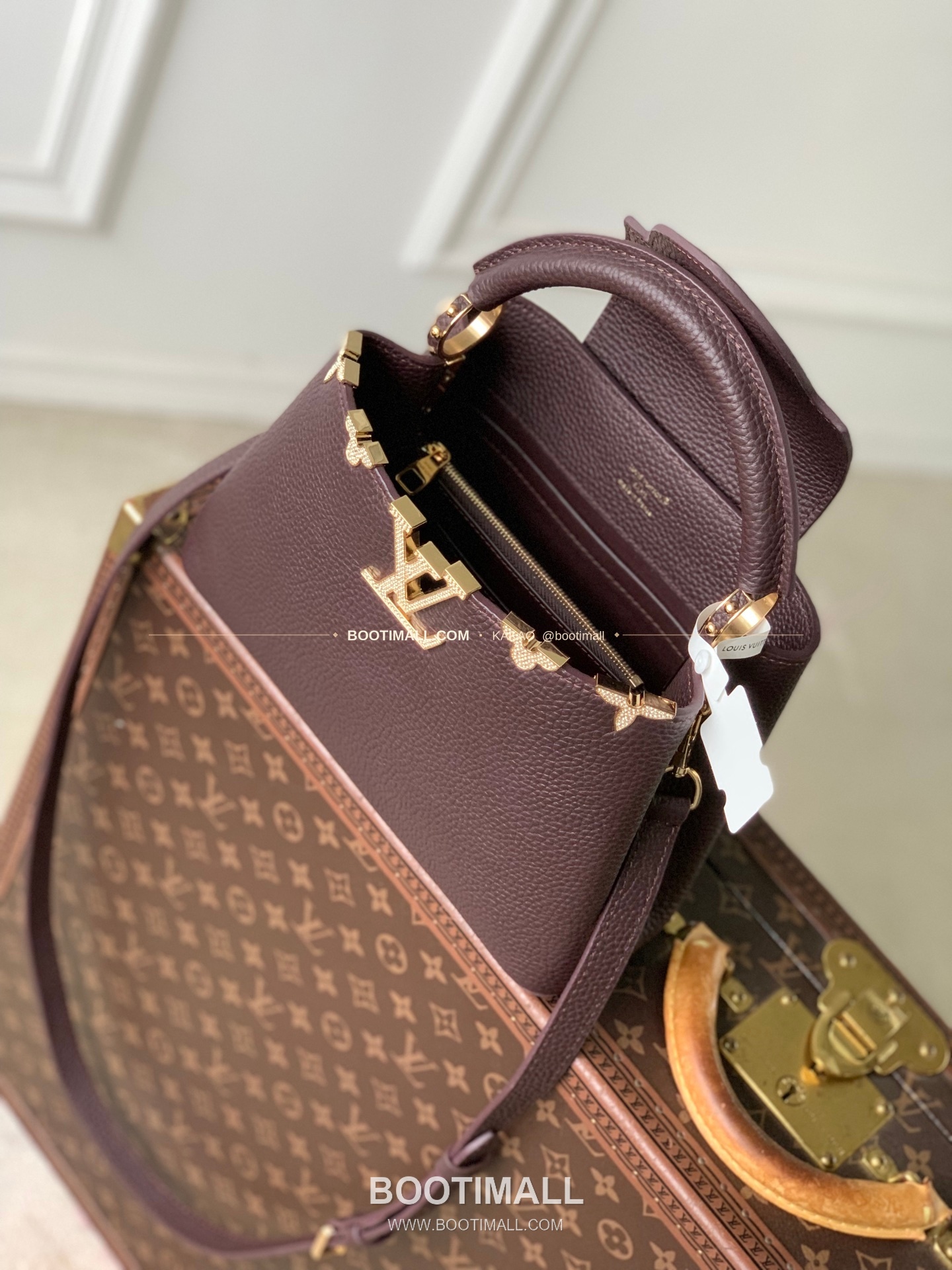 루이비통 카퓌신 스몰 타우릴론 레더 플라워 크라운 토트백 Louis Vuitton Capucines Small Taurillon Leather Flower Crown Top Handle Bag M27164 27cm 10