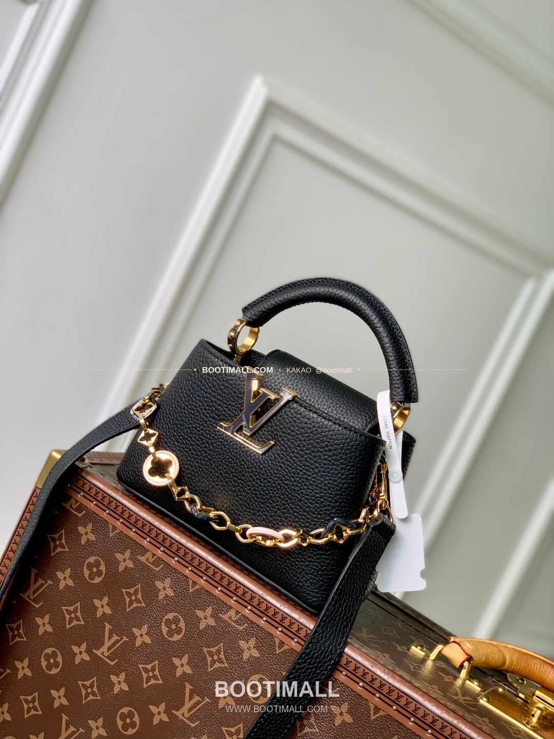 루이비통 카퓌신 미니 타우릴론 레더 체인 디테일 블랙 토트백 Louis Vuitton Capucines Mini Taurillon Leather Chain Detail Black Top Handle Bag M14970 21cm 1