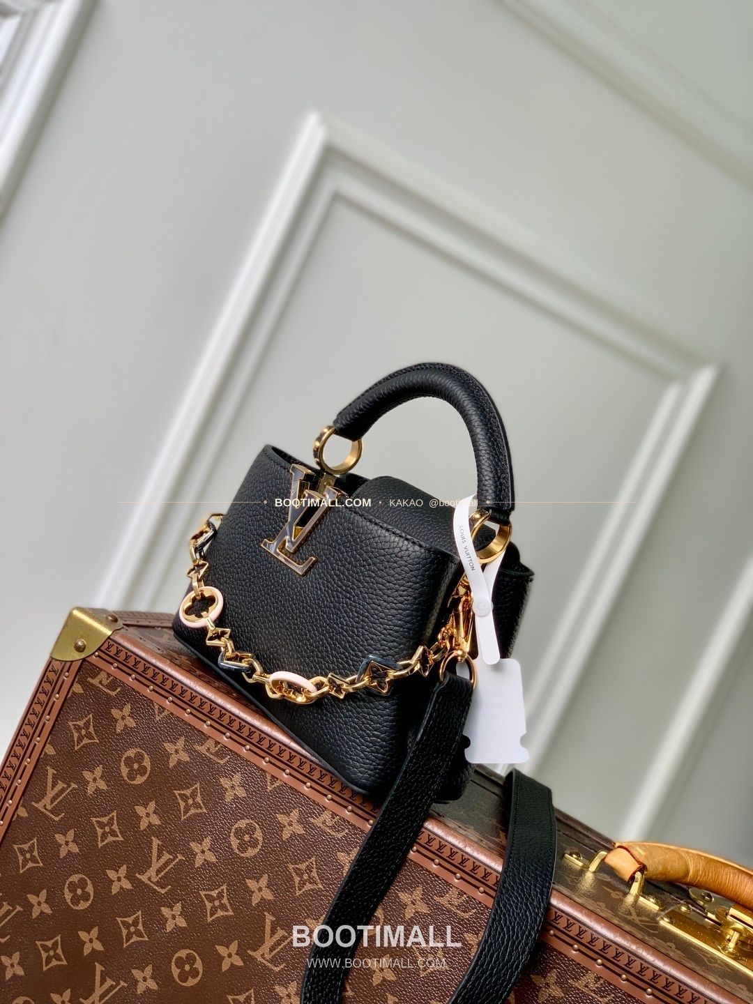 루이비통 카퓌신 미니 타우릴론 레더 체인 디테일 블랙 토트백 Louis Vuitton Capucines Mini Taurillon Leather Chain Detail Black Top Handle Bag M14970 21cm 2