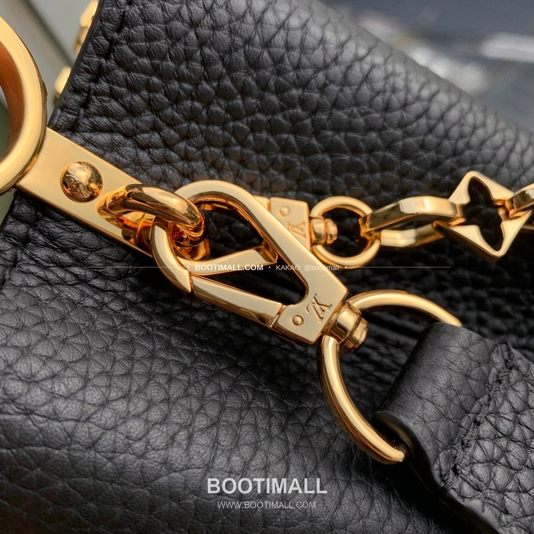 루이비통 카퓌신 미니 타우릴론 레더 체인 디테일 블랙 토트백 Louis Vuitton Capucines Mini Taurillon Leather Chain Detail Black Top Handle Bag M14970 21cm 7