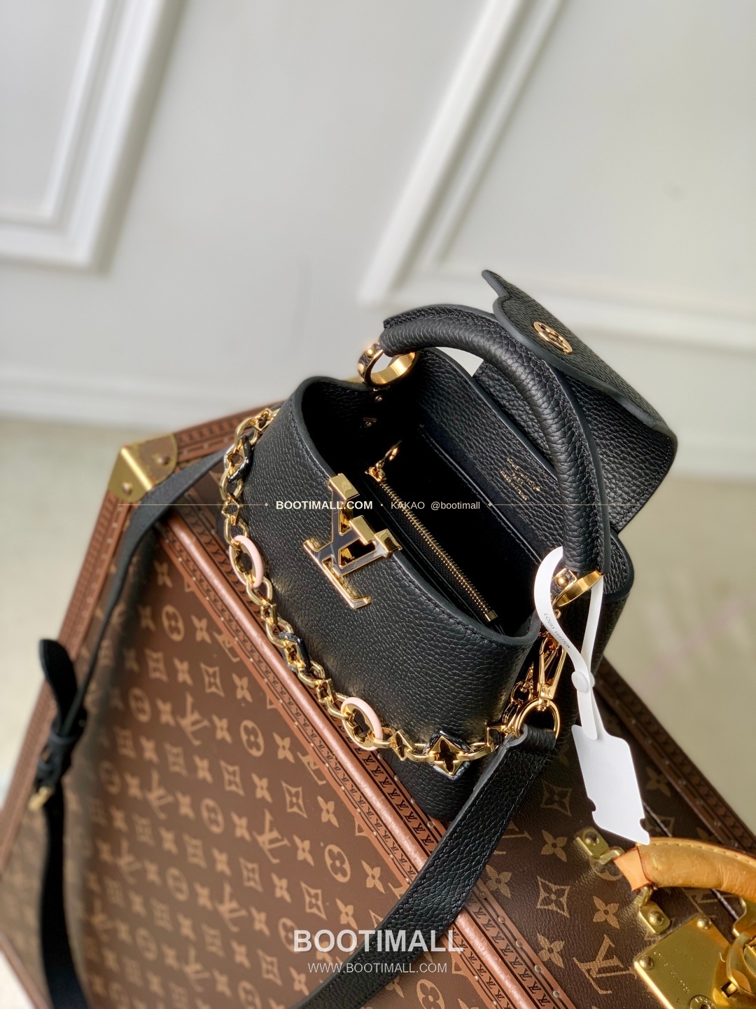 루이비통 카퓌신 미니 타우릴론 레더 체인 디테일 블랙 토트백 Louis Vuitton Capucines Mini Taurillon Leather Chain Detail Black Top Handle Bag M14970 21cm 9