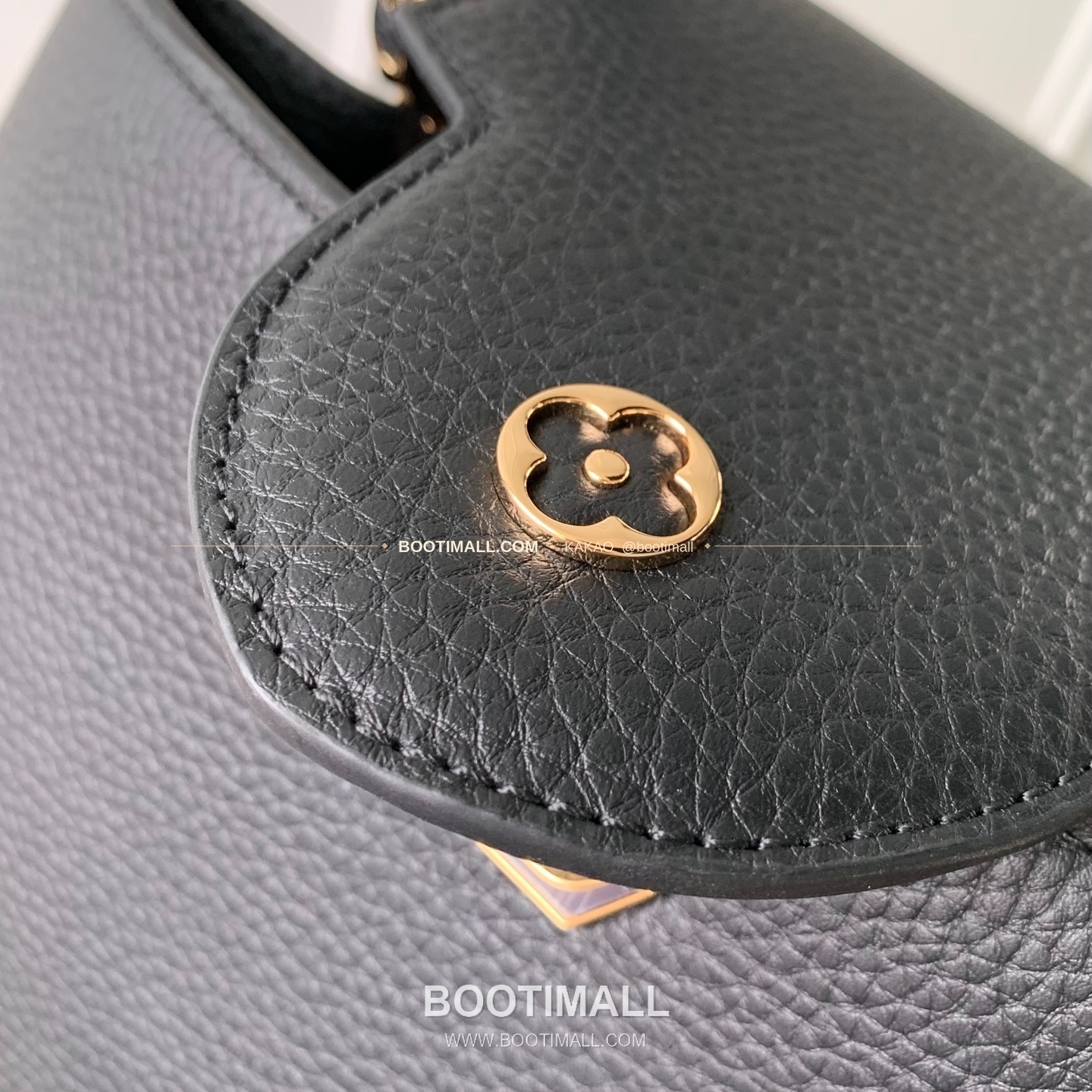 루이비통 카퓌신 미디움 타우릴론 레더 체인 디테일 블랙 토트백 Louis Vuitton Capucines Medium Taurillon Leather Chain Detail Black Top Handle Bag M14970 31.5cm 5