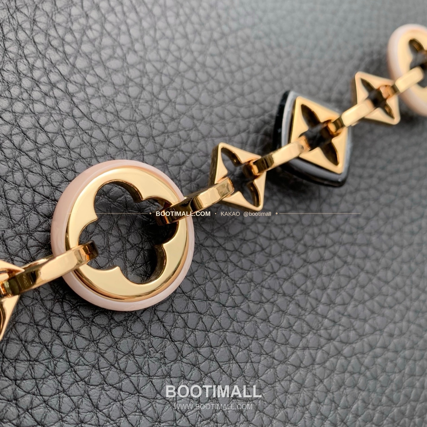 루이비통 카퓌신 미디움 타우릴론 레더 체인 디테일 블랙 토트백 Louis Vuitton Capucines Medium Taurillon Leather Chain Detail Black Top Handle Bag M14970 31.5cm 8