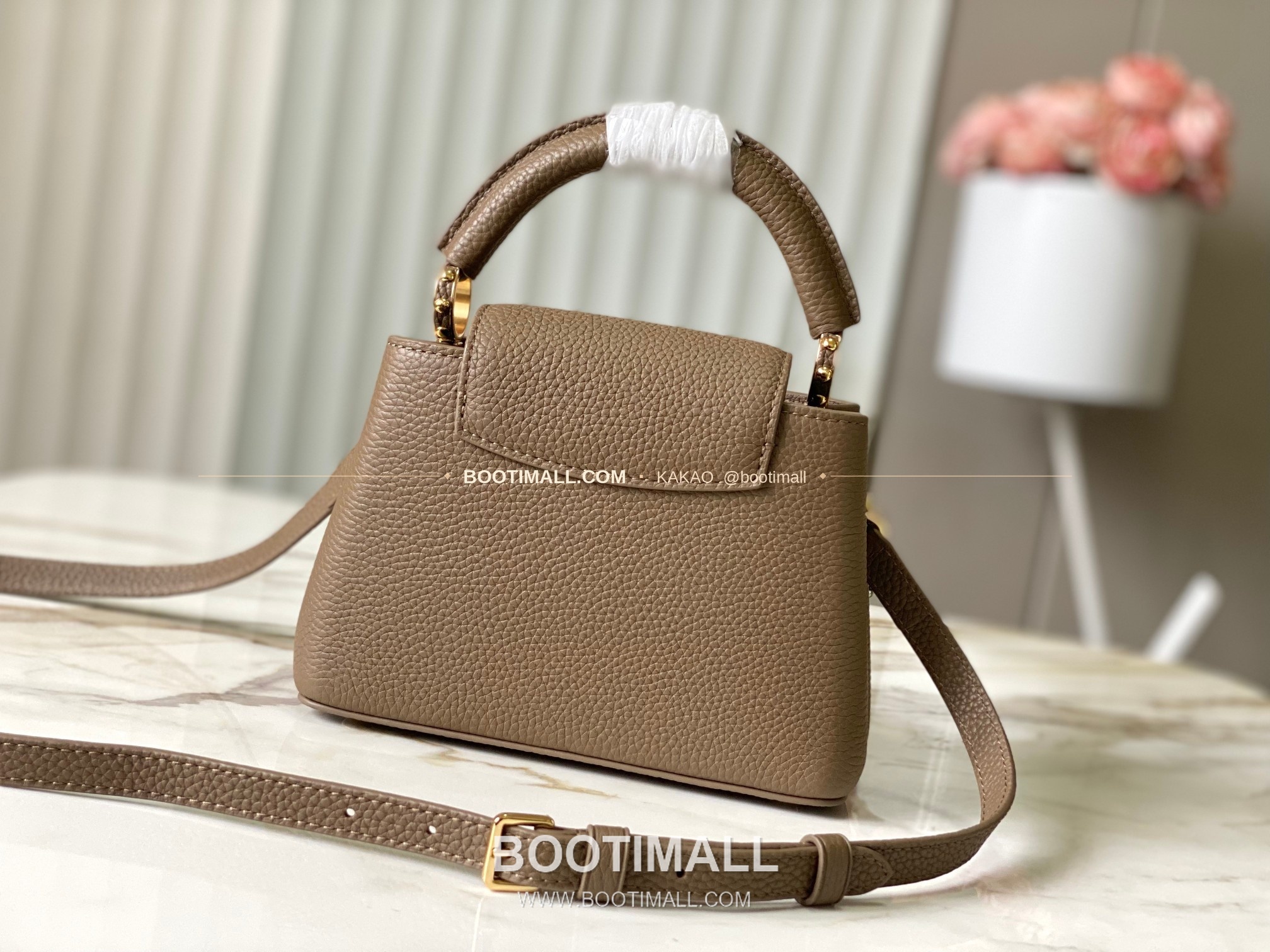 루이비통 카퓌신 미니 타우릴론 레더 체인 디테일 카키 토트백 Louis Vuitton Capucines Mini Taurillon Leather Chain Detail Khaki Top Handle Bag M27312 21cm 3