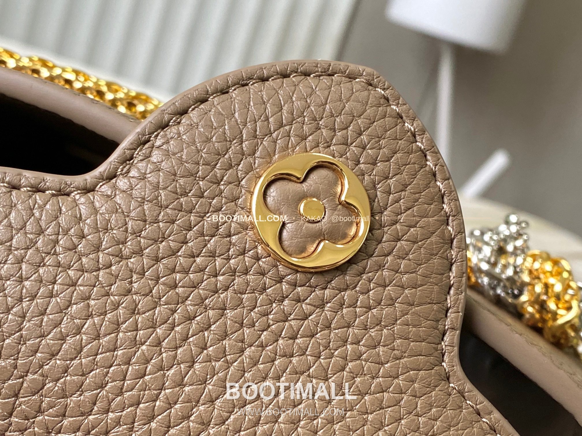 루이비통 카퓌신 미니 타우릴론 레더 체인 디테일 카키 토트백 Louis Vuitton Capucines Mini Taurillon Leather Chain Detail Khaki Top Handle Bag M27312 21cm 5