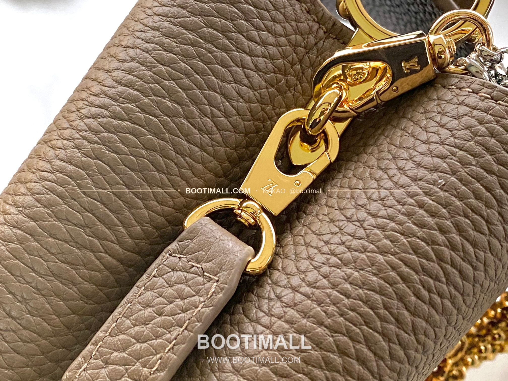 루이비통 카퓌신 미니 타우릴론 레더 체인 디테일 카키 토트백 Louis Vuitton Capucines Mini Taurillon Leather Chain Detail Khaki Top Handle Bag M27312 21cm 7