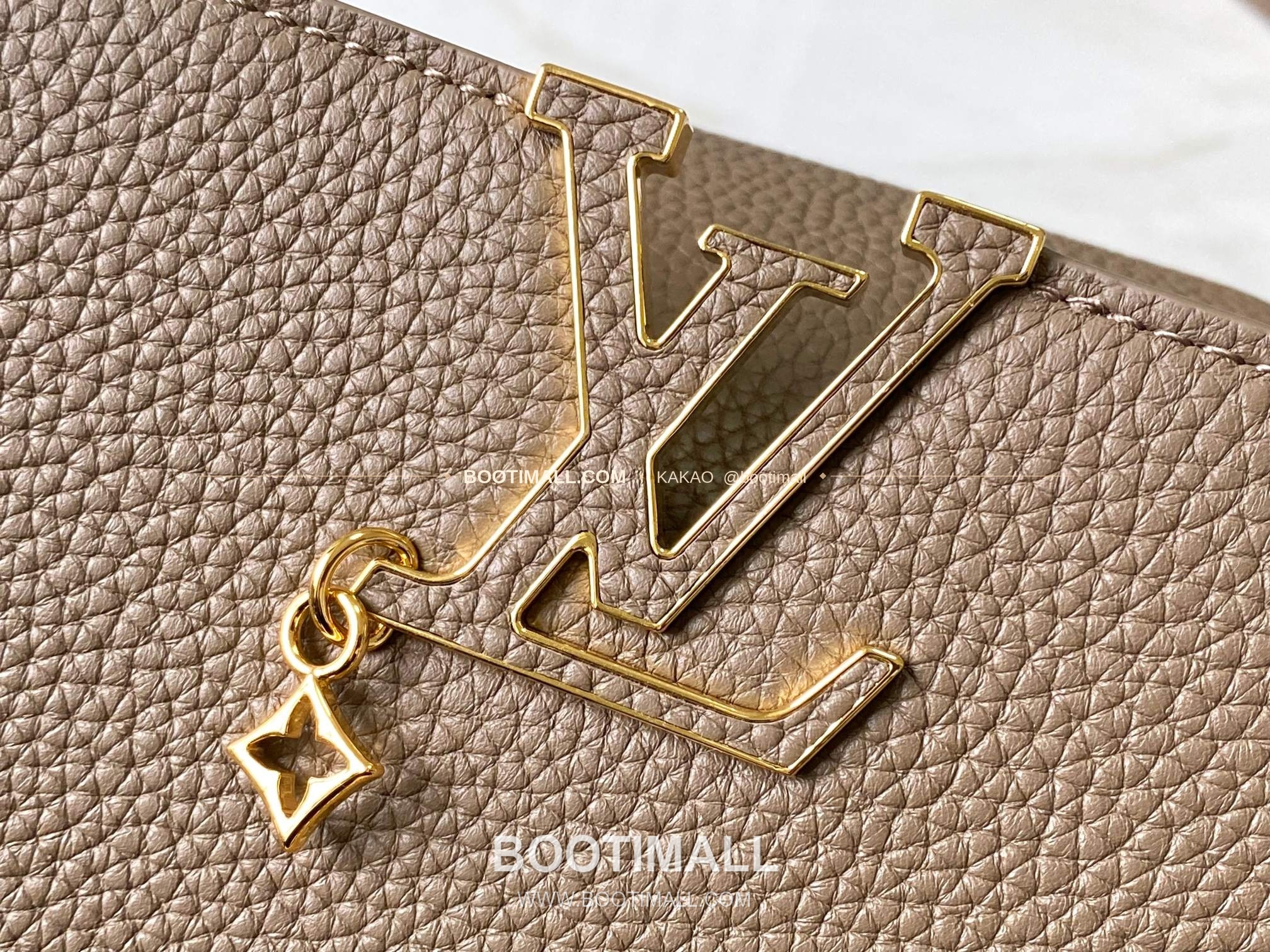 루이비통 카퓌신 스몰 타우릴론 레더 체인 디테일 카키 토트백 Louis Vuitton Capucines Small Taurillon Leather Chain Detail Khaki Top Handle Bag M27312 27cm 4