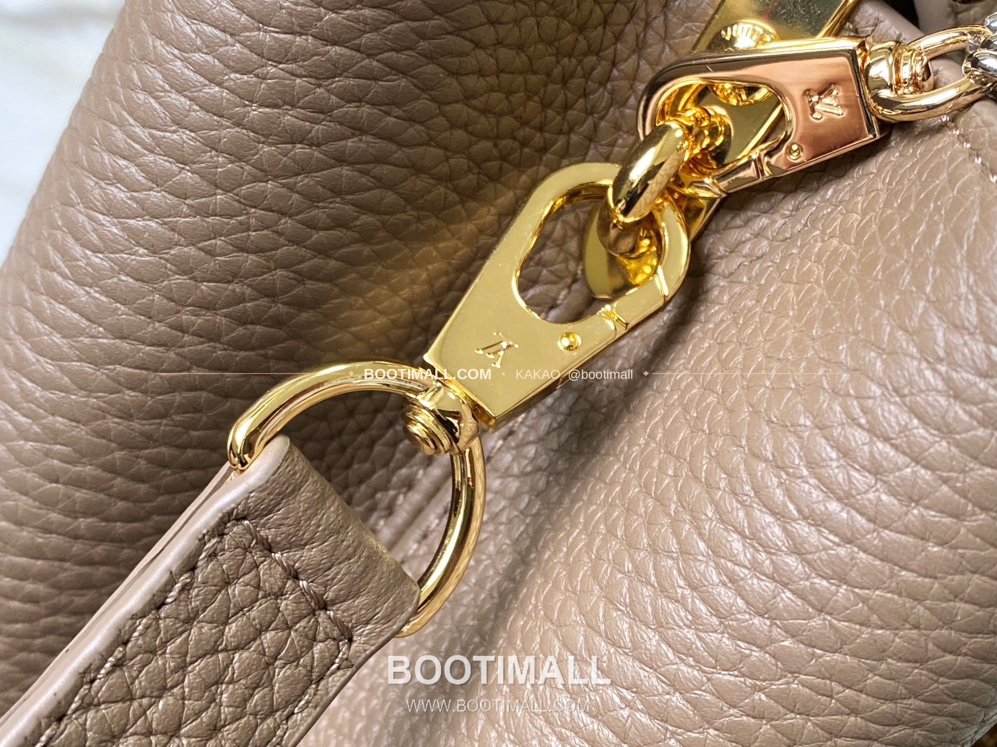 루이비통 카퓌신 스몰 타우릴론 레더 체인 디테일 카키 토트백 Louis Vuitton Capucines Small Taurillon Leather Chain Detail Khaki Top Handle Bag M27312 27cm 6