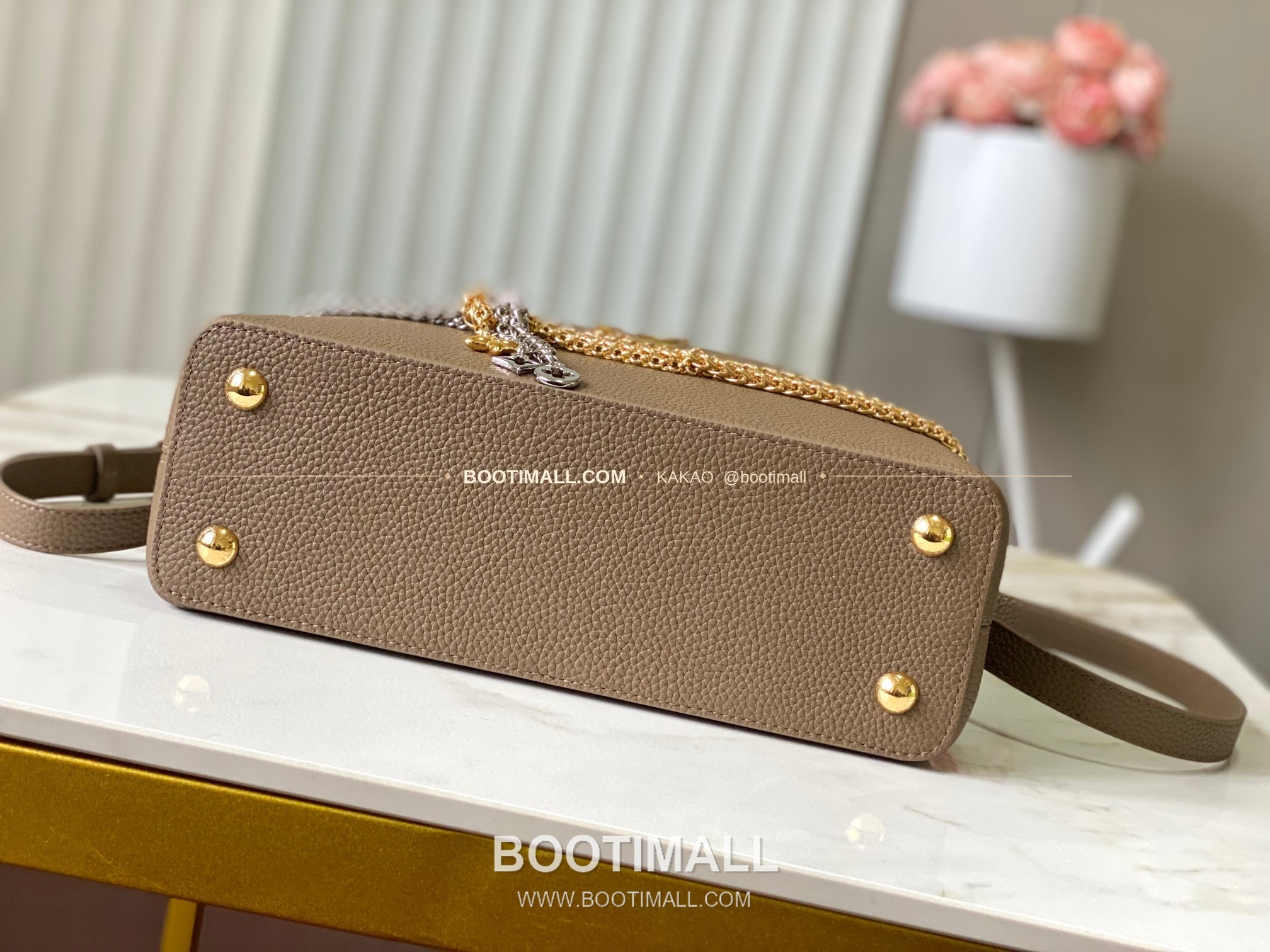 루이비통 카퓌신 미디움 타우릴론 레더 체인 디테일 카키 토트백 Louis Vuitton Capucines Medium Taurillon Leather Chain Detail Khaki Top Handle Bag M27312 31cm 9