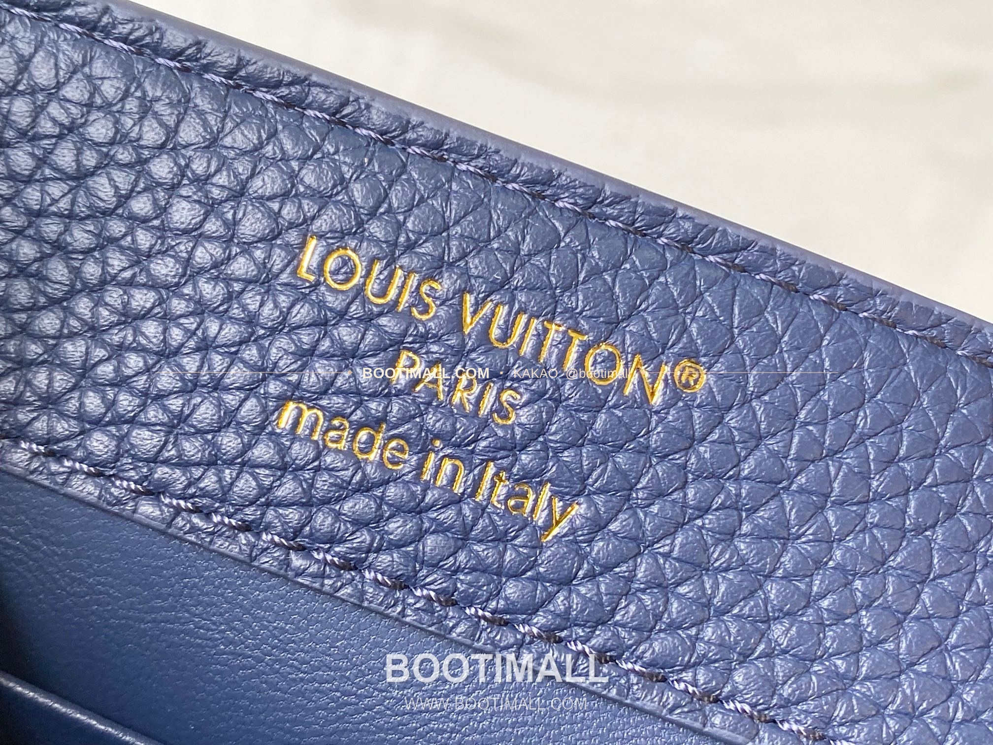 루이비통 카퓌신 미니 타우릴론 레더 체인 디테일 블루 토트백 Louis Vuitton Capucines Mini Taurillon Leather Chain Detail Blue Top Handle Bag M28203 21cm 8