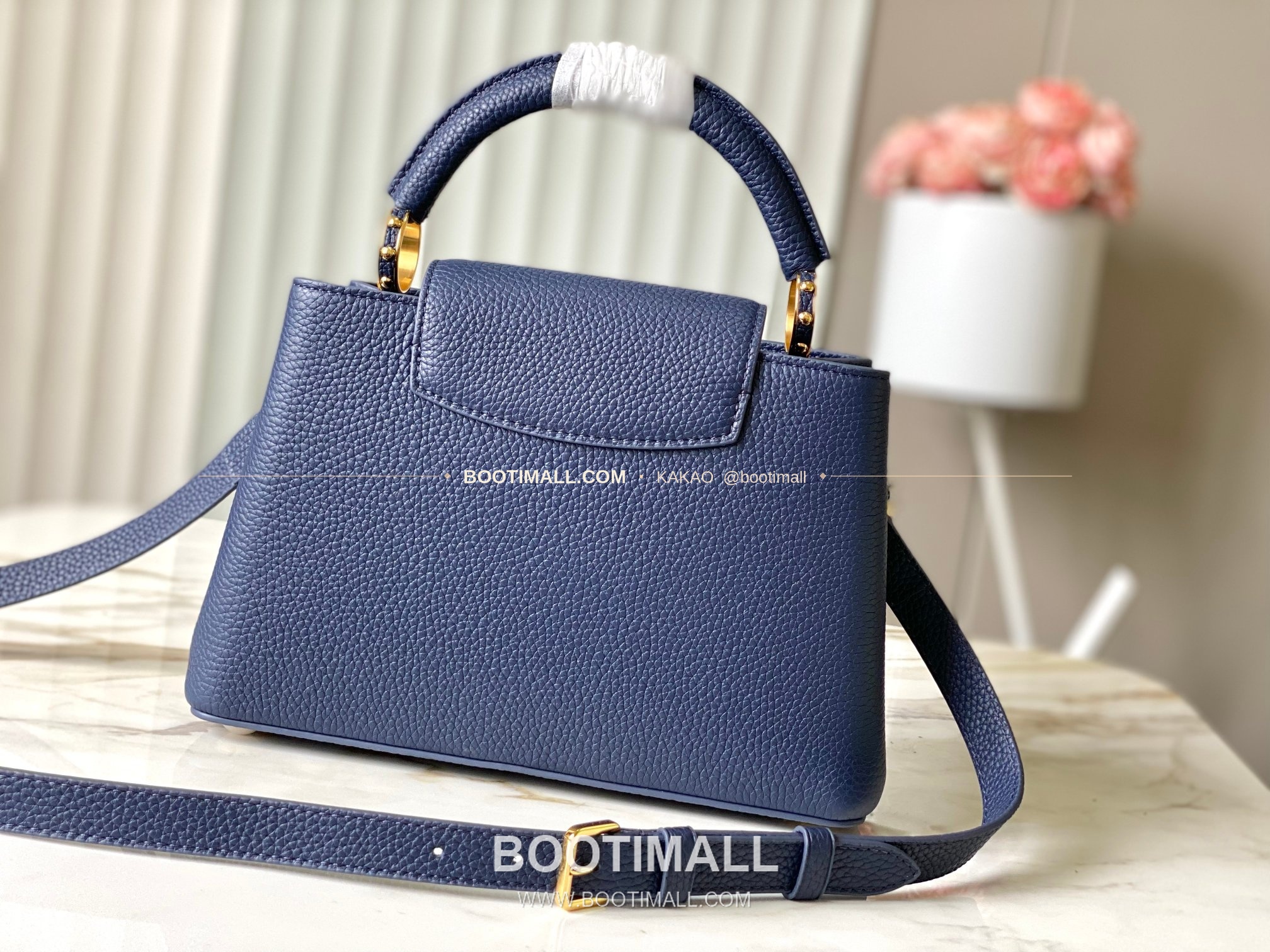 루이비통 카퓌신 스몰 타우릴론 레더 체인 디테일 블루 토트백 Louis Vuitton Capucines Small Taurillon Leather Chain Detail Blue Top Handle Bag M28203 27cm 3