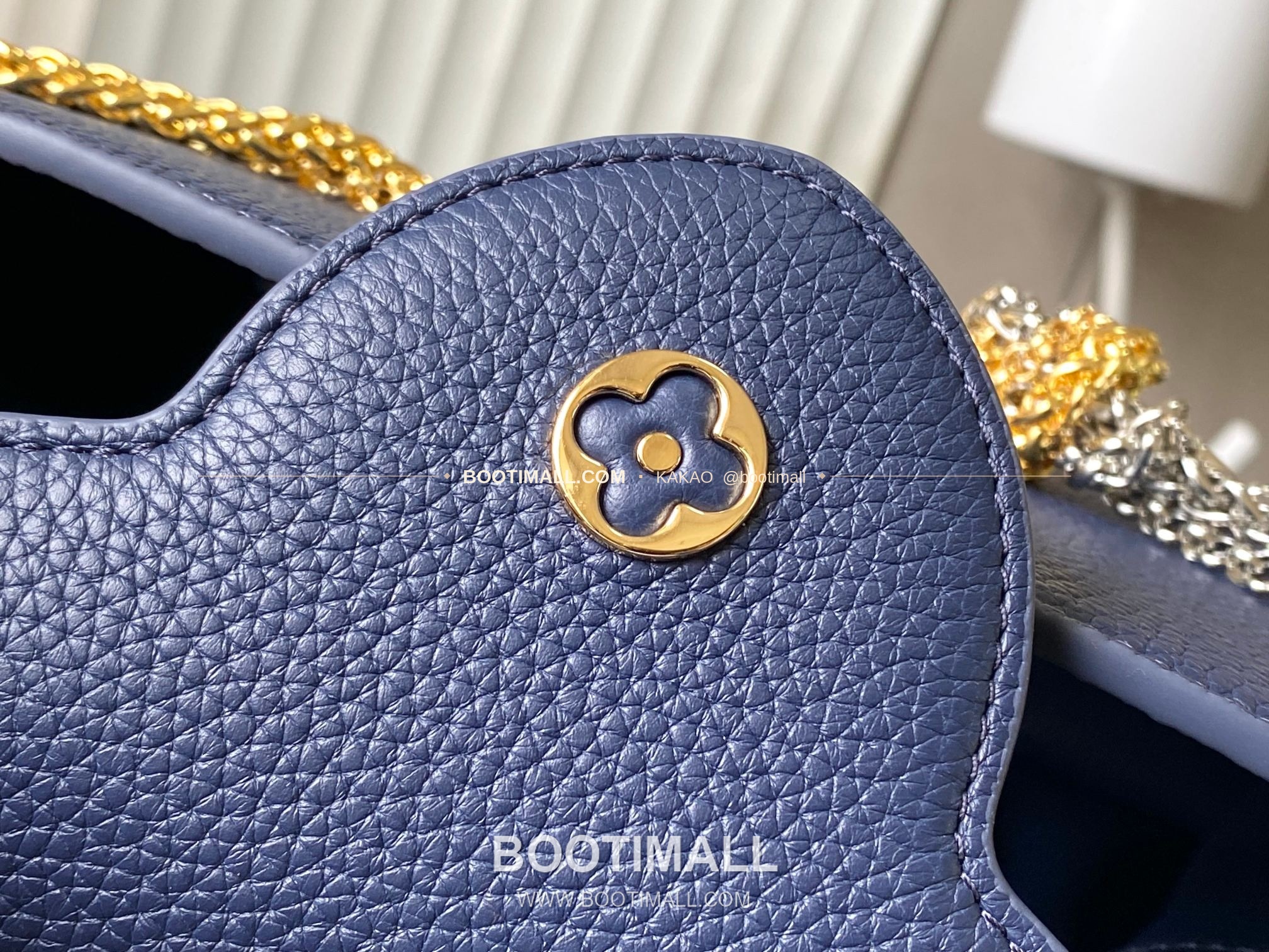 루이비통 카퓌신 스몰 타우릴론 레더 체인 디테일 블루 토트백 Louis Vuitton Capucines Small Taurillon Leather Chain Detail Blue Top Handle Bag M28203 27cm 7