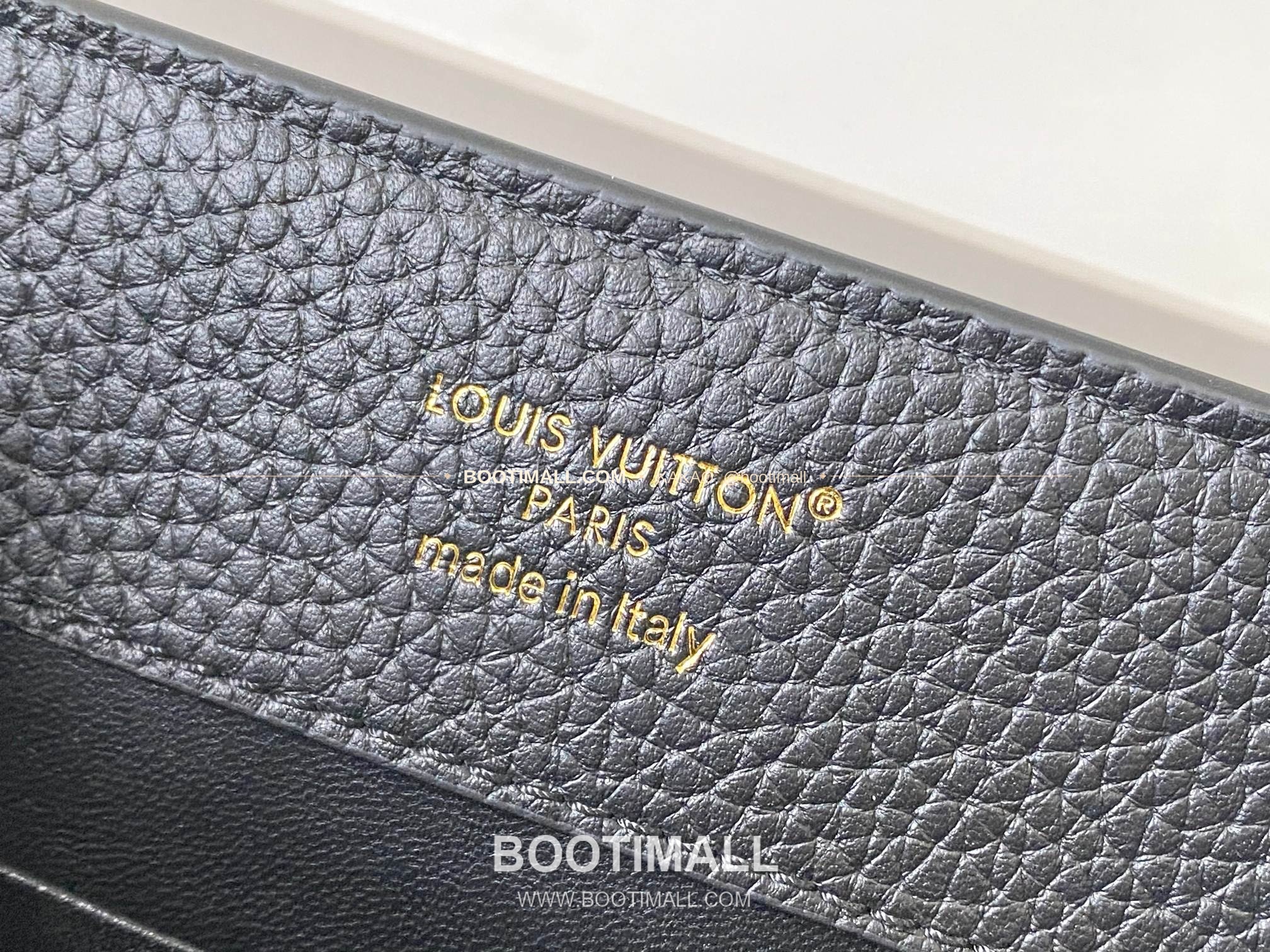 루이비통 카퓌신 스몰 타우릴론 레더 체인 디테일 블랙 토트백 Louis Vuitton Capucines Small Taurillon Leather Chain Detail Black Top Handle Bag M28203 27cm 6