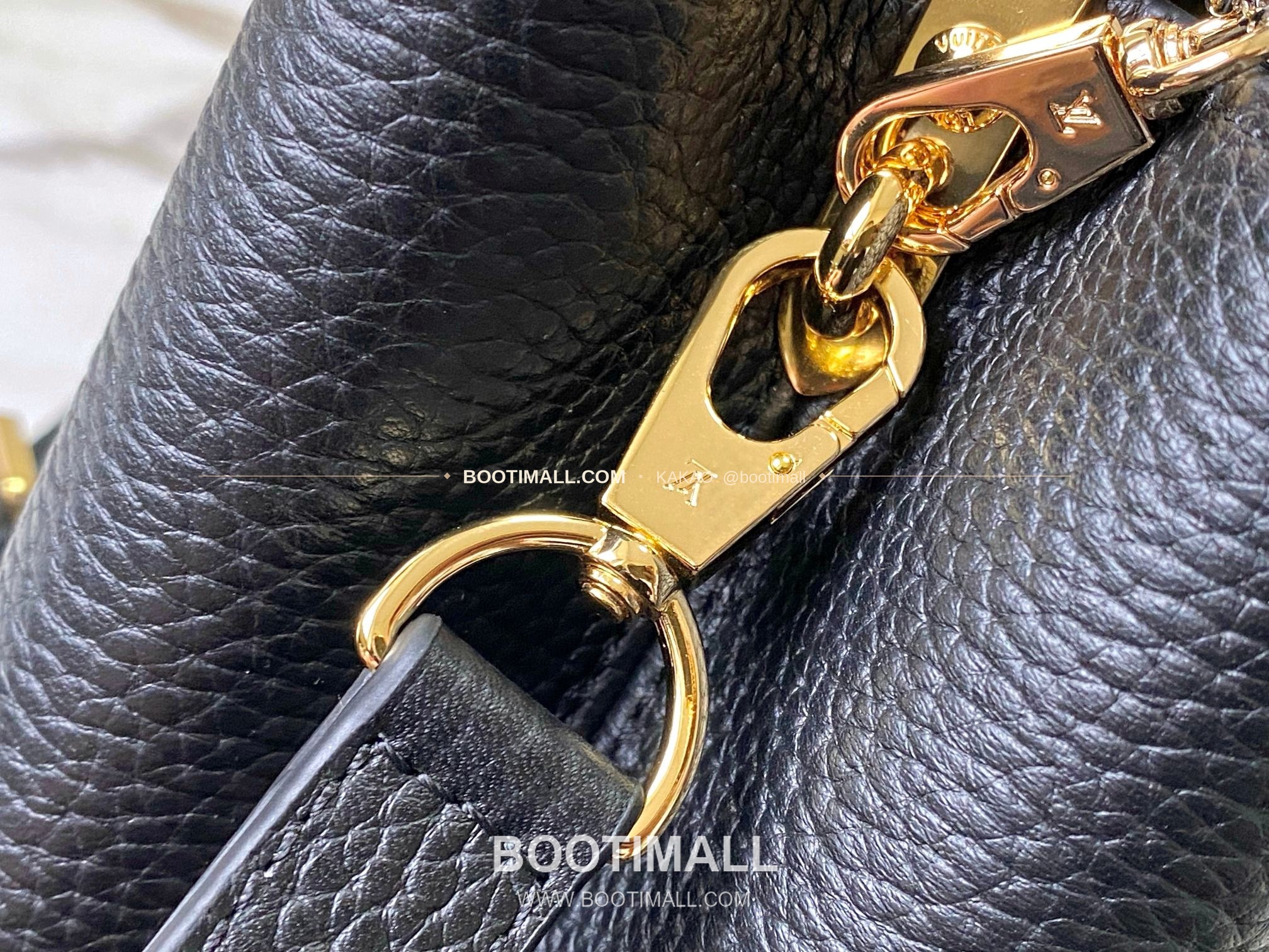 루이비통 카퓌신 스몰 타우릴론 레더 체인 디테일 블랙 토트백 Louis Vuitton Capucines Small Taurillon Leather Chain Detail Black Top Handle Bag M28203 27cm 7