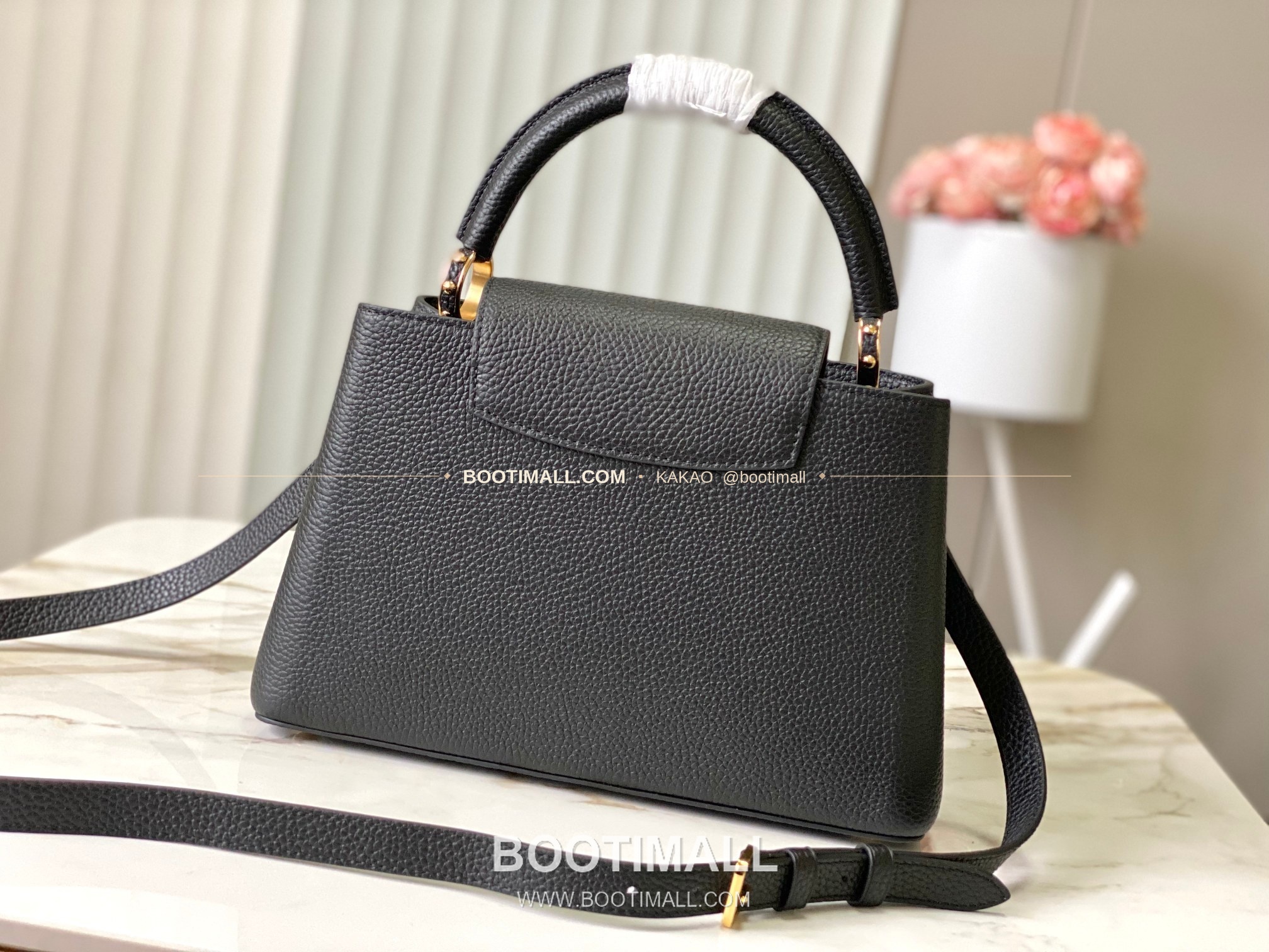 루이비통 카퓌신 미디움 타우릴론 레더 체인 디테일 블랙 토트백 Louis Vuitton Capucines Medium Taurillon Leather Chain Detail Black Top Handle Bag M28203 31cm 3