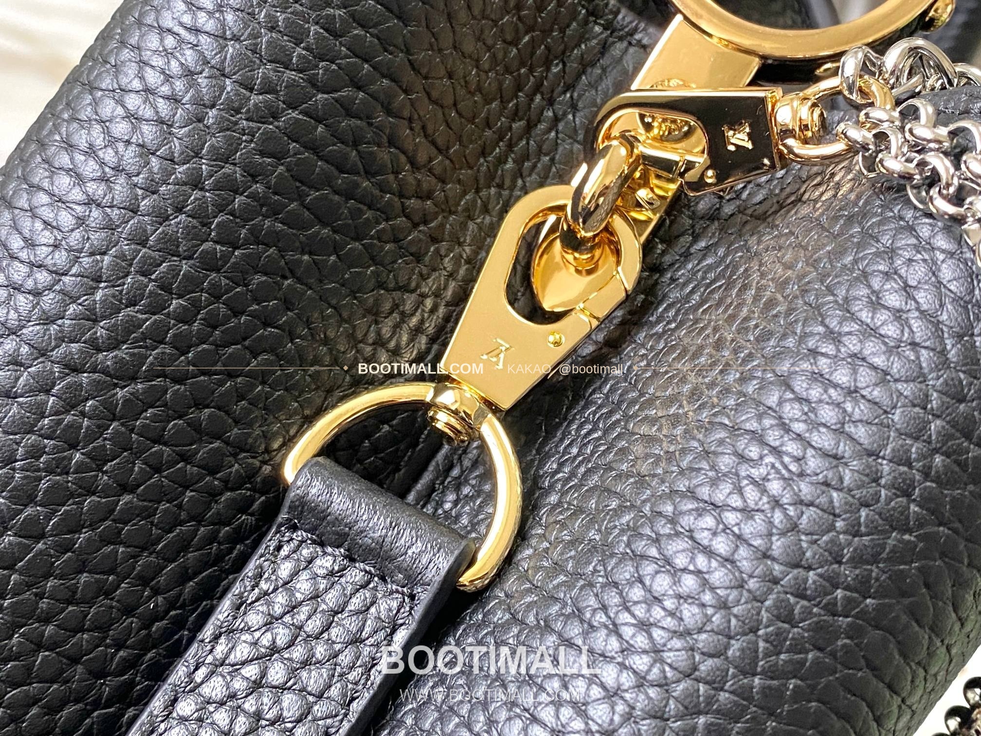 루이비통 카퓌신 미디움 타우릴론 레더 체인 디테일 블랙 토트백 Louis Vuitton Capucines Medium Taurillon Leather Chain Detail Black Top Handle Bag M28203 31cm 6