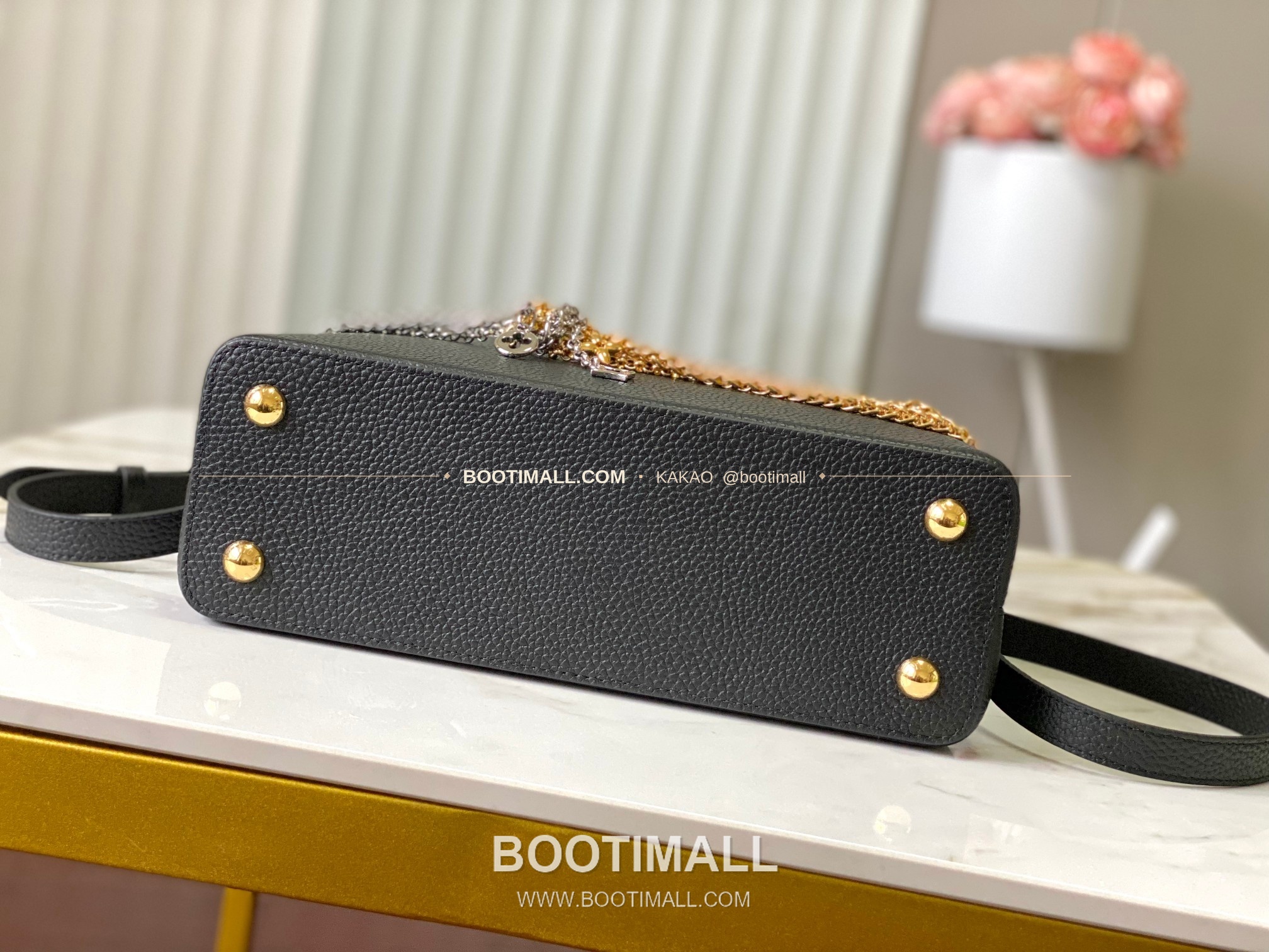 루이비통 카퓌신 미디움 타우릴론 레더 체인 디테일 블랙 토트백 Louis Vuitton Capucines Medium Taurillon Leather Chain Detail Black Top Handle Bag M28203 31cm 9