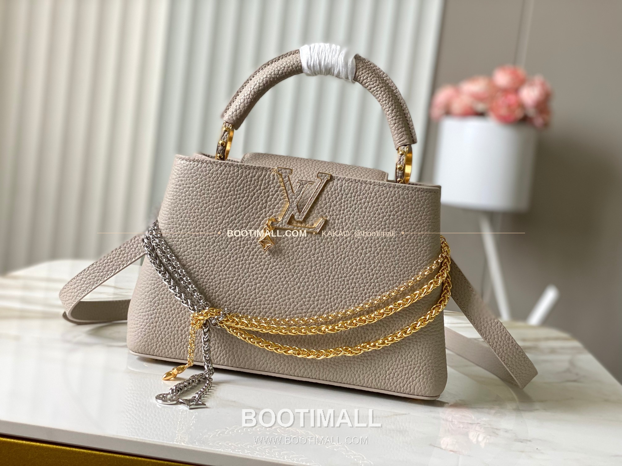 루이비통 카퓌신 스몰 타우릴론 레더 체인 디테일 라이트브라운 토트백 Louis Vuitton Capucines Small Taurillon Leather Chain Detail Light Brown Top Handle Bag M28203 27cm 1