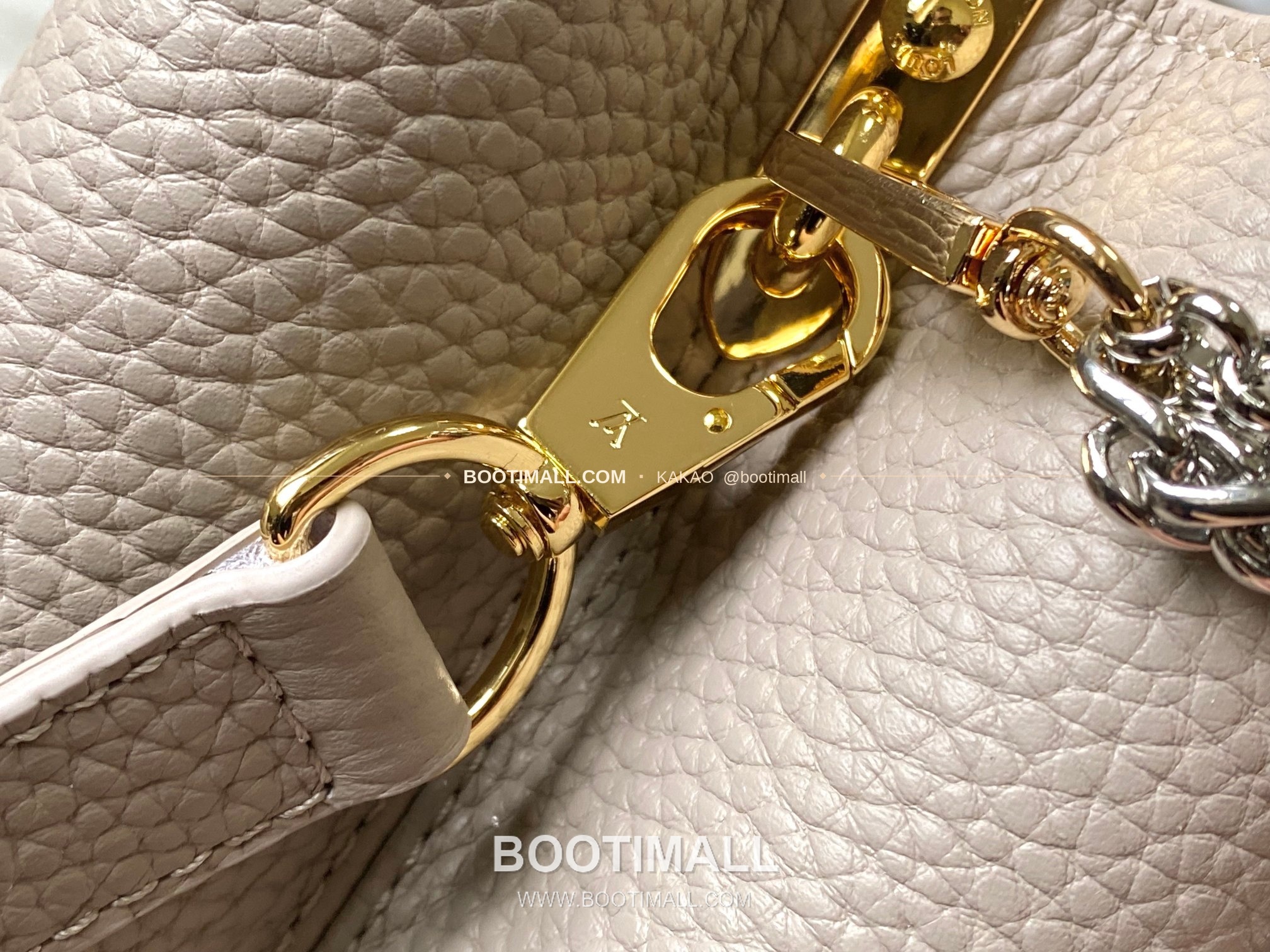 루이비통 카퓌신 스몰 타우릴론 레더 체인 디테일 라이트브라운 토트백 Louis Vuitton Capucines Small Taurillon Leather Chain Detail Light Brown Top Handle Bag M28203 27cm 6