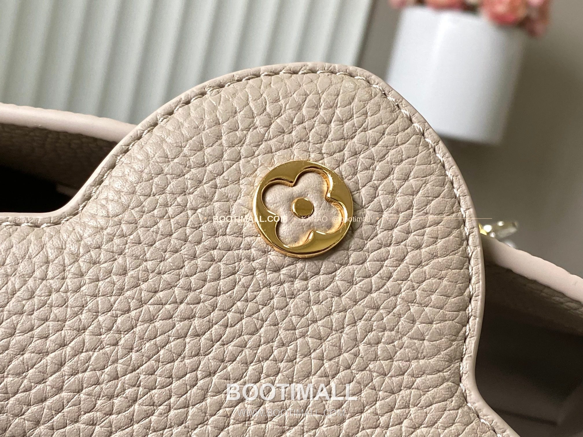 루이비통 카퓌신 스몰 타우릴론 레더 체인 디테일 라이트브라운 토트백 Louis Vuitton Capucines Small Taurillon Leather Chain Detail Light Brown Top Handle Bag M28203 27cm 8