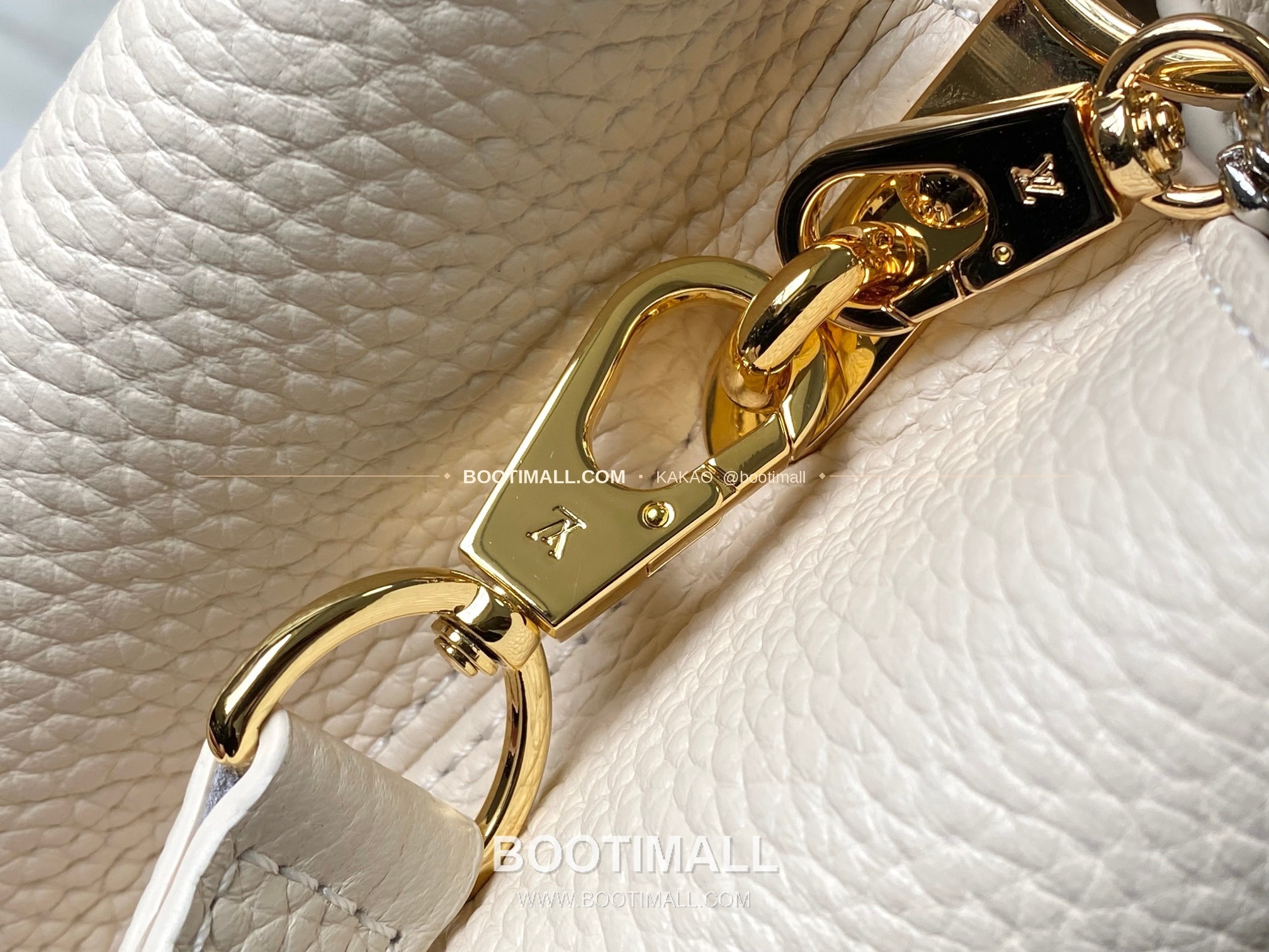 루이비통 카퓌신 스몰 타우릴론 레더 체인 디테일 아이보리 토트백 Louis Vuitton Capucines Small Taurillon Leather Chain Detail Ivory Top Handle Bag M28203 27cm 7