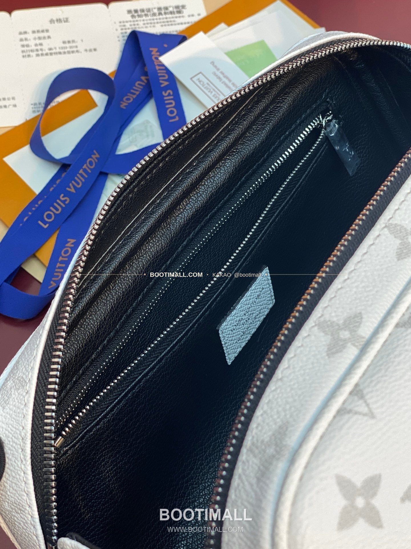 루이비통 도프 키트 타우릴론 모노그램 레더 화이트 클러치 Louis Vuitton Dopp Kit Taurillon Monogram Leather White Clutch M27794 28cm 4
