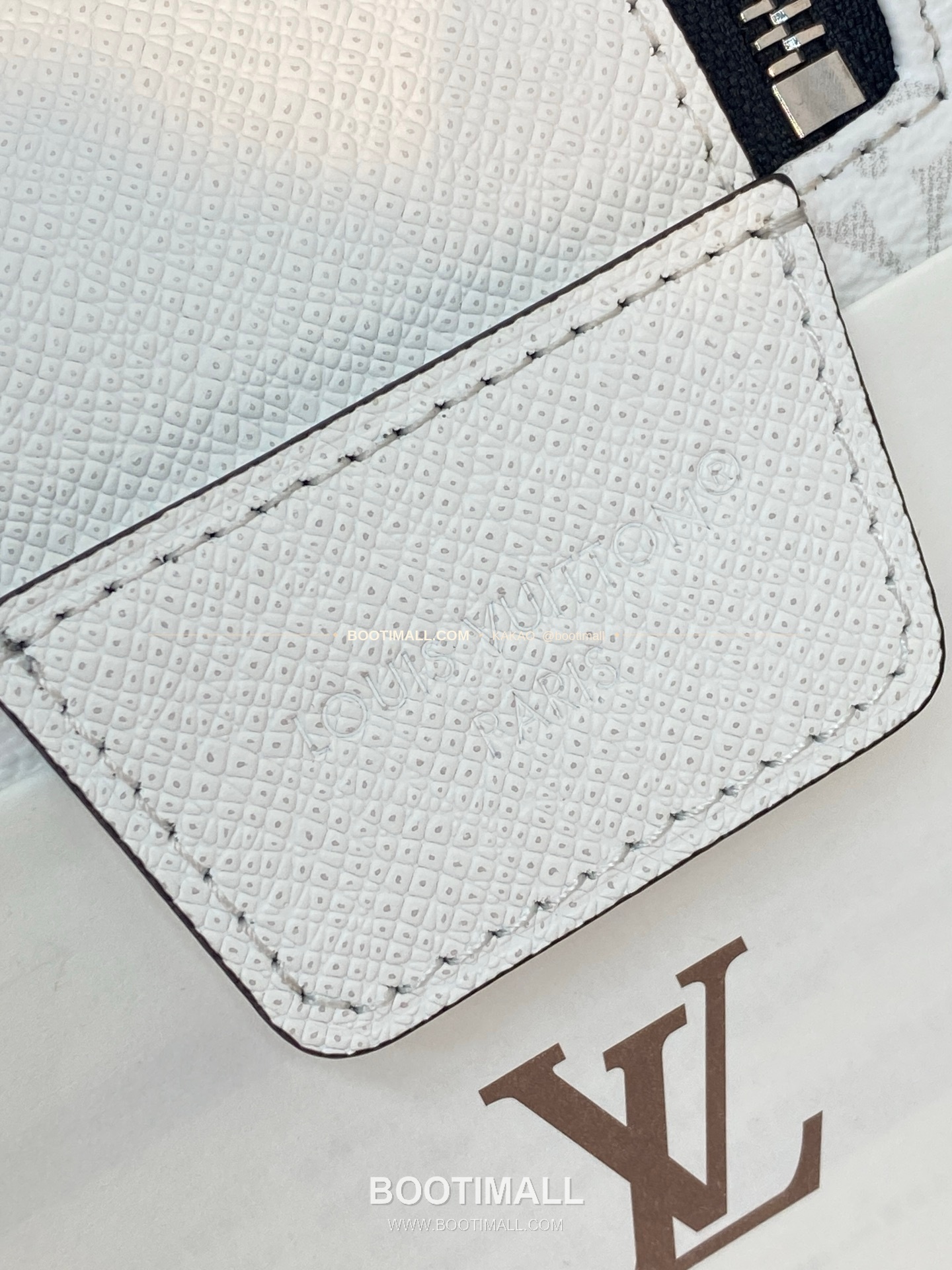 루이비통 도프 키트 타우릴론 모노그램 레더 화이트 클러치 Louis Vuitton Dopp Kit Taurillon Monogram Leather White Clutch M27794 28cm 7