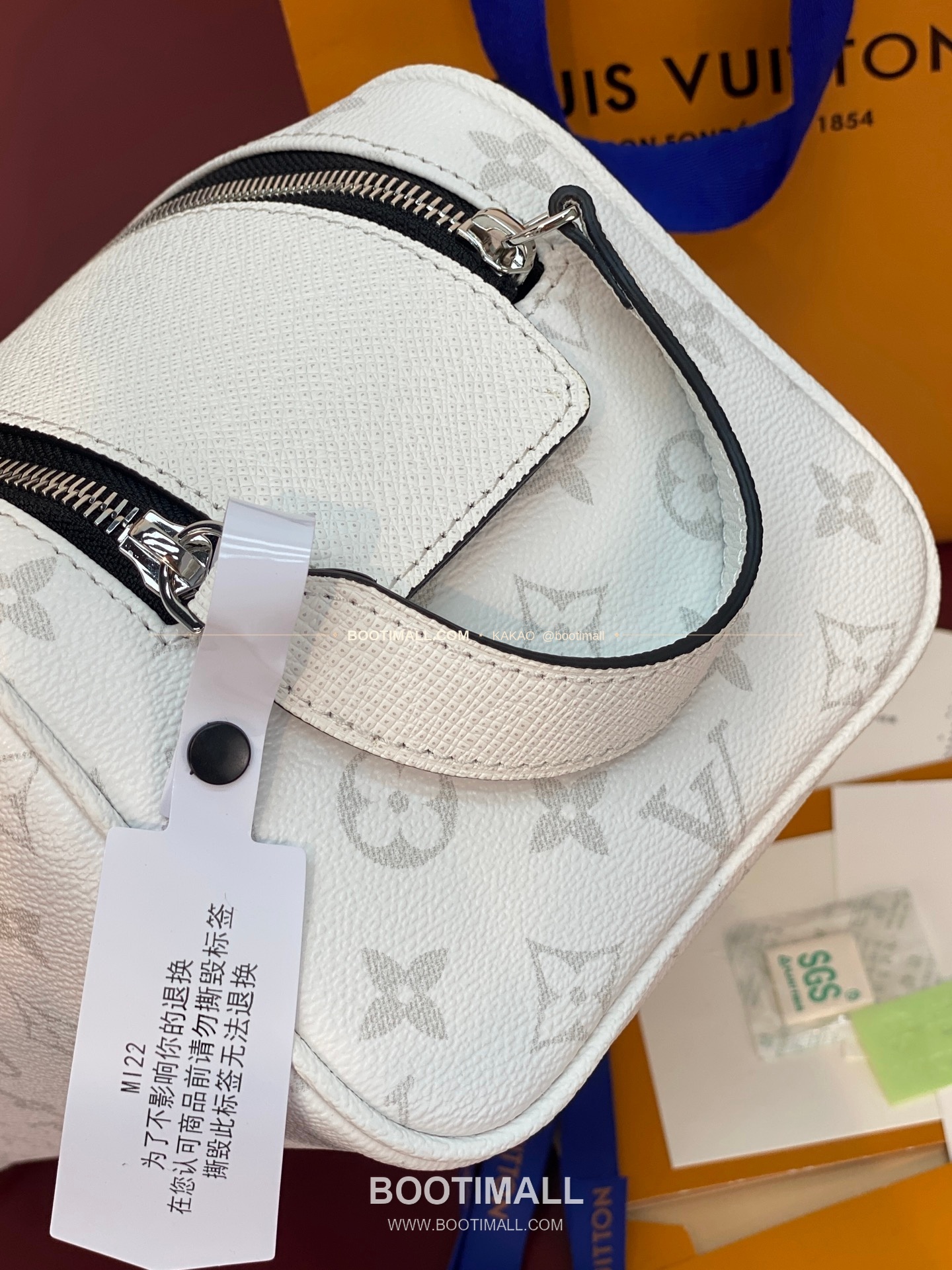 루이비통 도프 키트 타우릴론 모노그램 레더 화이트 클러치 Louis Vuitton Dopp Kit Taurillon Monogram Leather White Clutch M27794 28cm 8