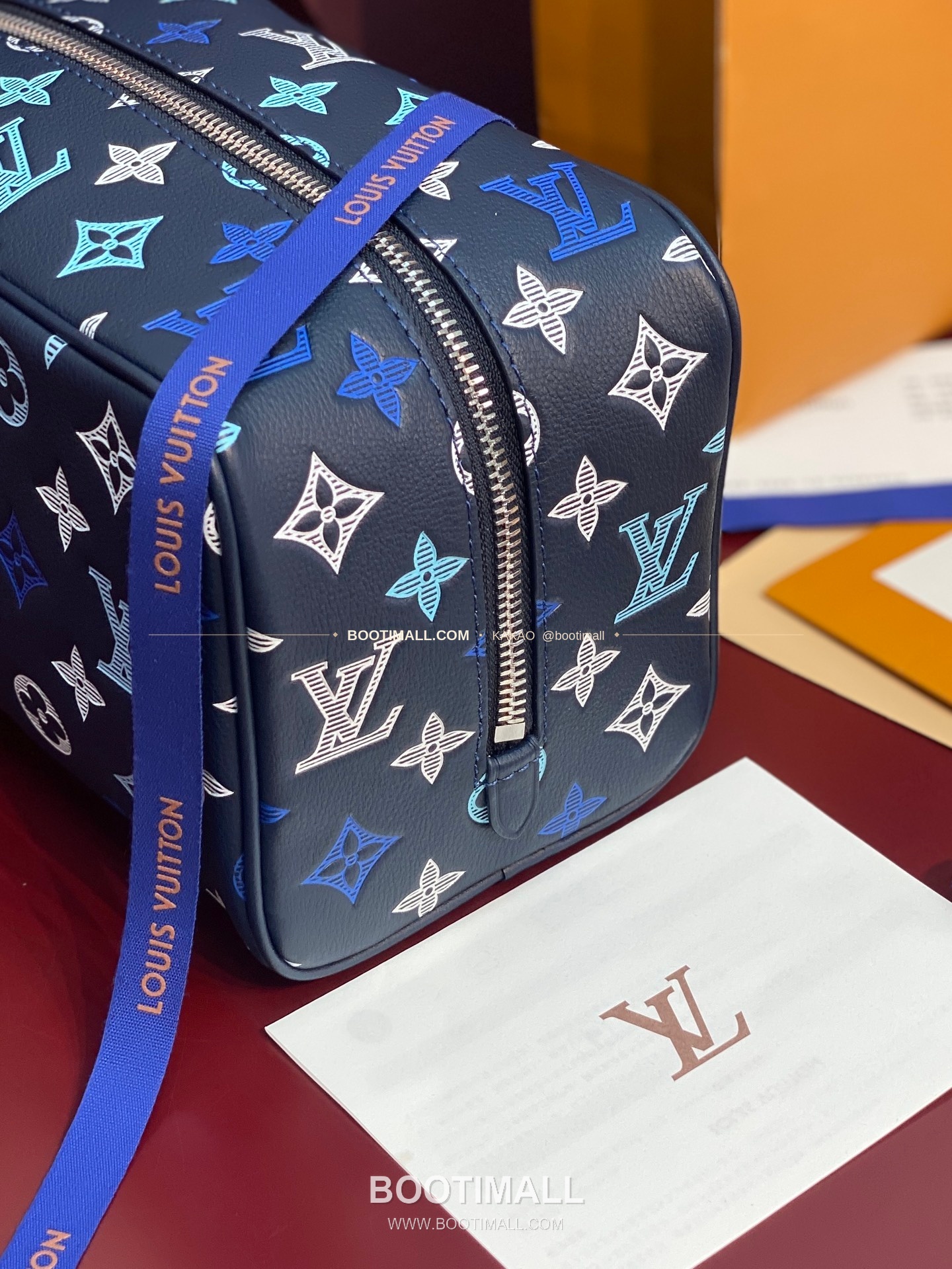 루이비통 로커 도프 키트 모노그램 섀도우 레더 그라데이션 네이비 클러치 Louis Vuitton Locker Dopp Kit Monogram Shadow Leather Gradient Navy Clutch M28835 23cm 3