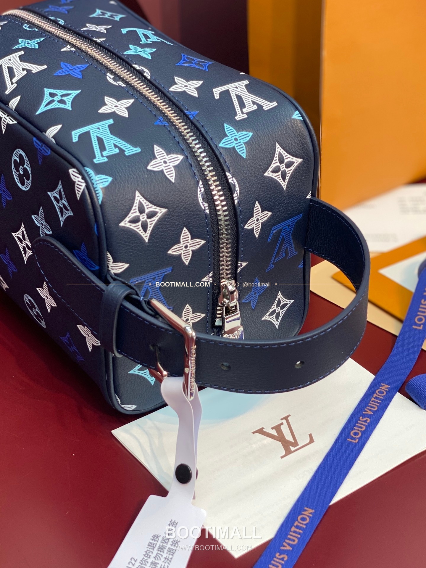 루이비통 로커 도프 키트 모노그램 섀도우 레더 그라데이션 네이비 클러치 Louis Vuitton Locker Dopp Kit Monogram Shadow Leather Gradient Navy Clutch M28835 23cm 4