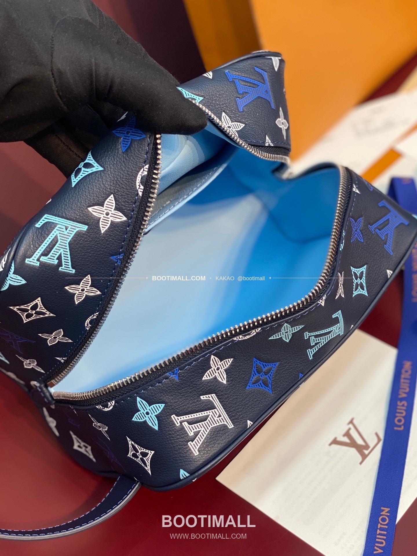 루이비통 로커 도프 키트 모노그램 섀도우 레더 그라데이션 네이비 클러치 Louis Vuitton Locker Dopp Kit Monogram Shadow Leather Gradient Navy Clutch M28835 23cm 5