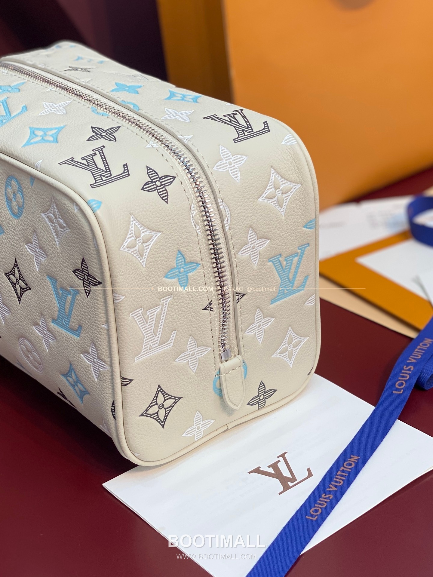 루이비통 로커 도프 키트 모노그램 섀도우 레더 그라데이션 화이트 클러치 Louis Vuitton Locker Dopp Kit Monogram Shadow Leather Gradient White Clutch M28835 23cm 3