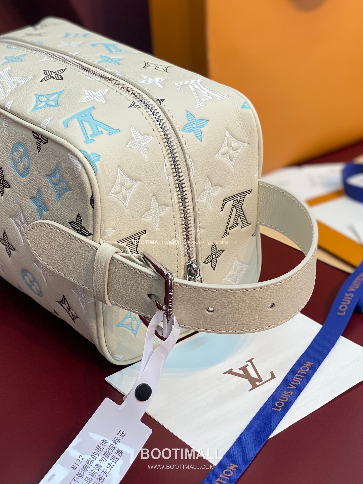 루이비통 로커 도프 키트 모노그램 섀도우 레더 그라데이션 화이트 클러치 Louis Vuitton Locker Dopp Kit Monogram Shadow Leather Gradient White Clutch M28835 23cm 4