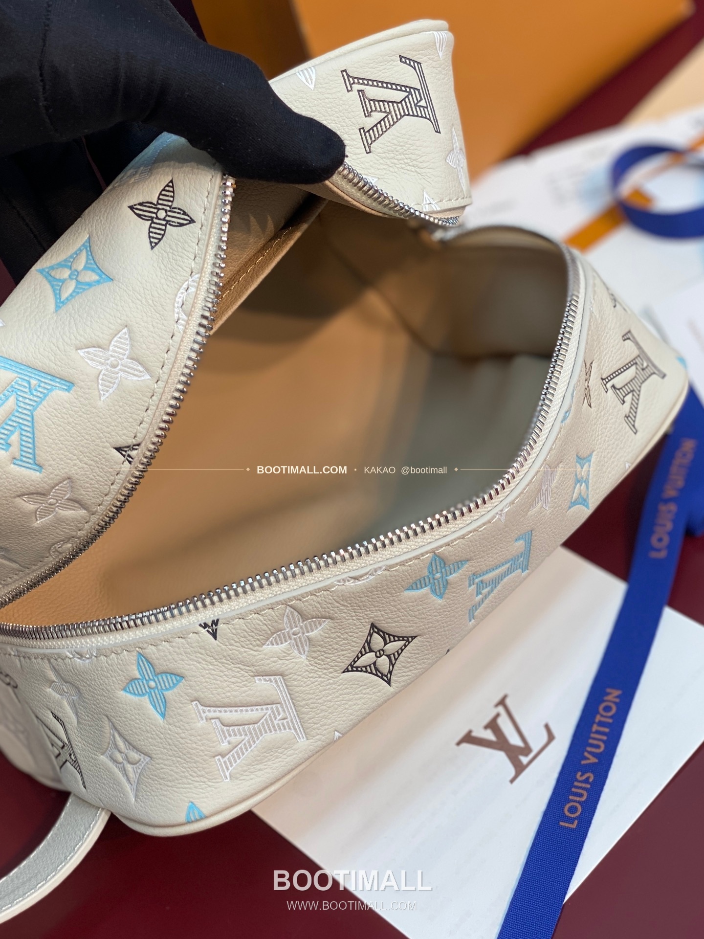루이비통 로커 도프 키트 모노그램 섀도우 레더 그라데이션 화이트 클러치 Louis Vuitton Locker Dopp Kit Monogram Shadow Leather Gradient White Clutch M28835 23cm 5