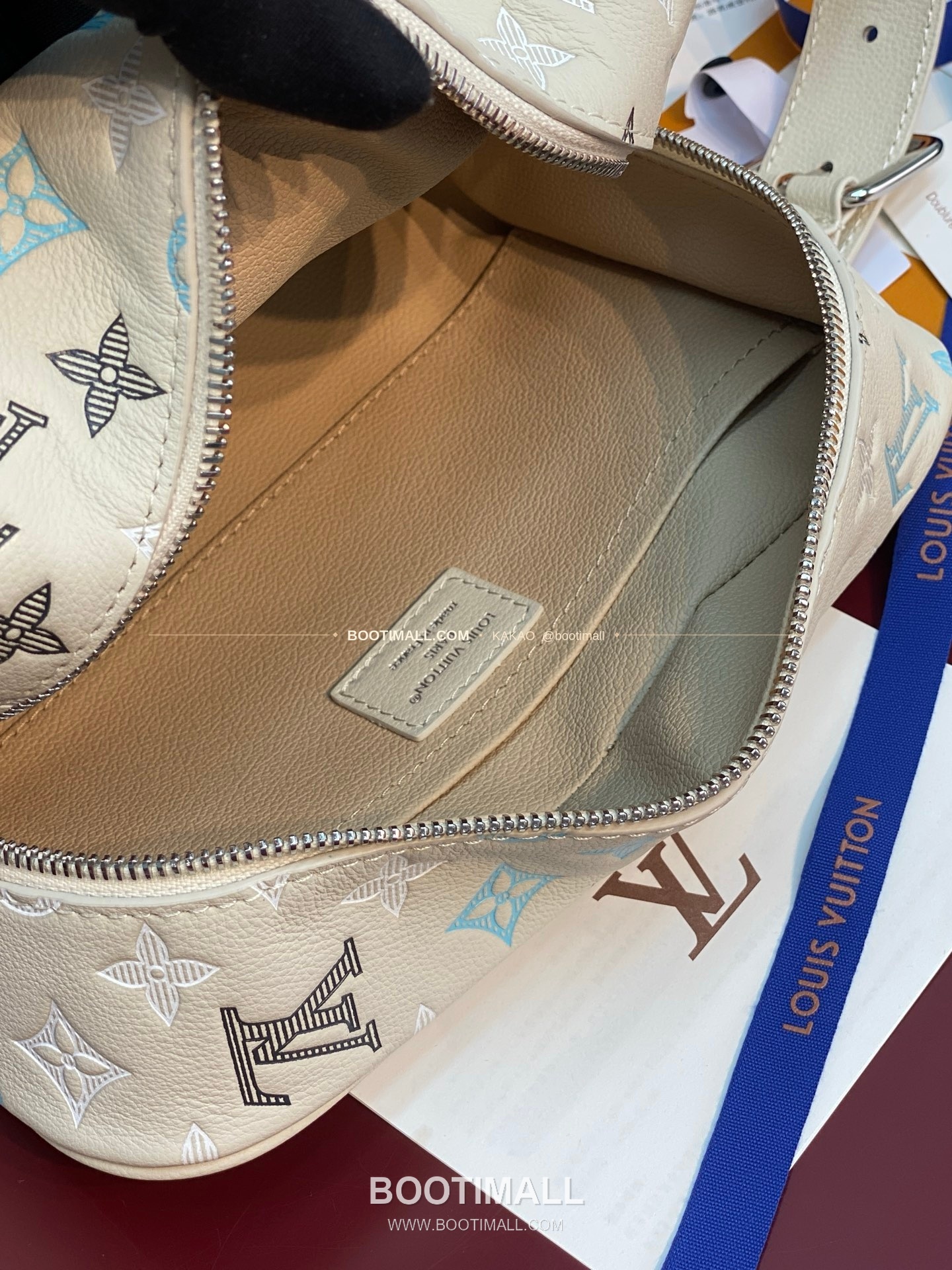 루이비통 로커 도프 키트 모노그램 섀도우 레더 그라데이션 화이트 클러치 Louis Vuitton Locker Dopp Kit Monogram Shadow Leather Gradient White Clutch M28835 23cm 6