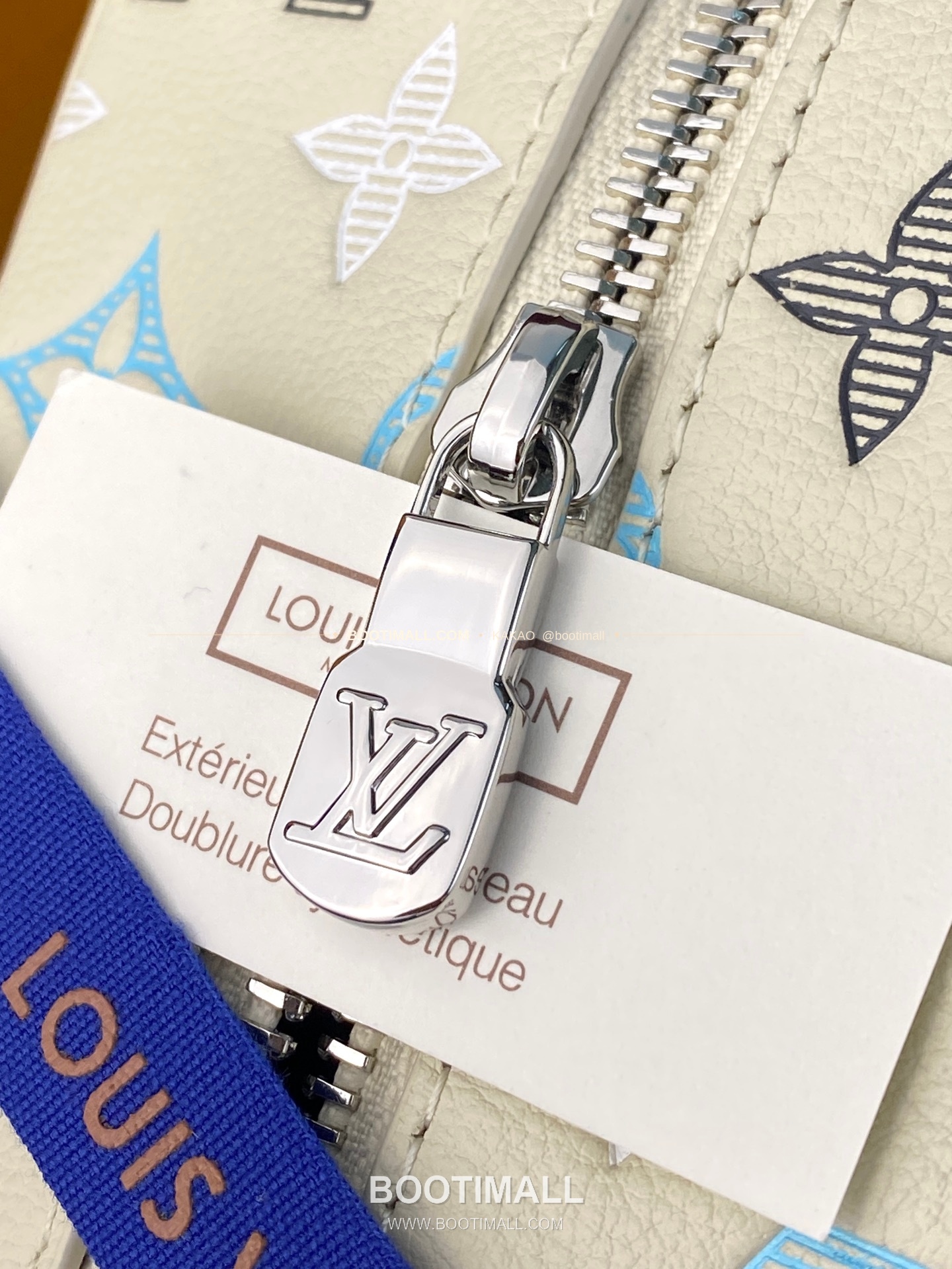 루이비통 로커 도프 키트 모노그램 섀도우 레더 그라데이션 화이트 클러치 Louis Vuitton Locker Dopp Kit Monogram Shadow Leather Gradient White Clutch M28835 23cm 10