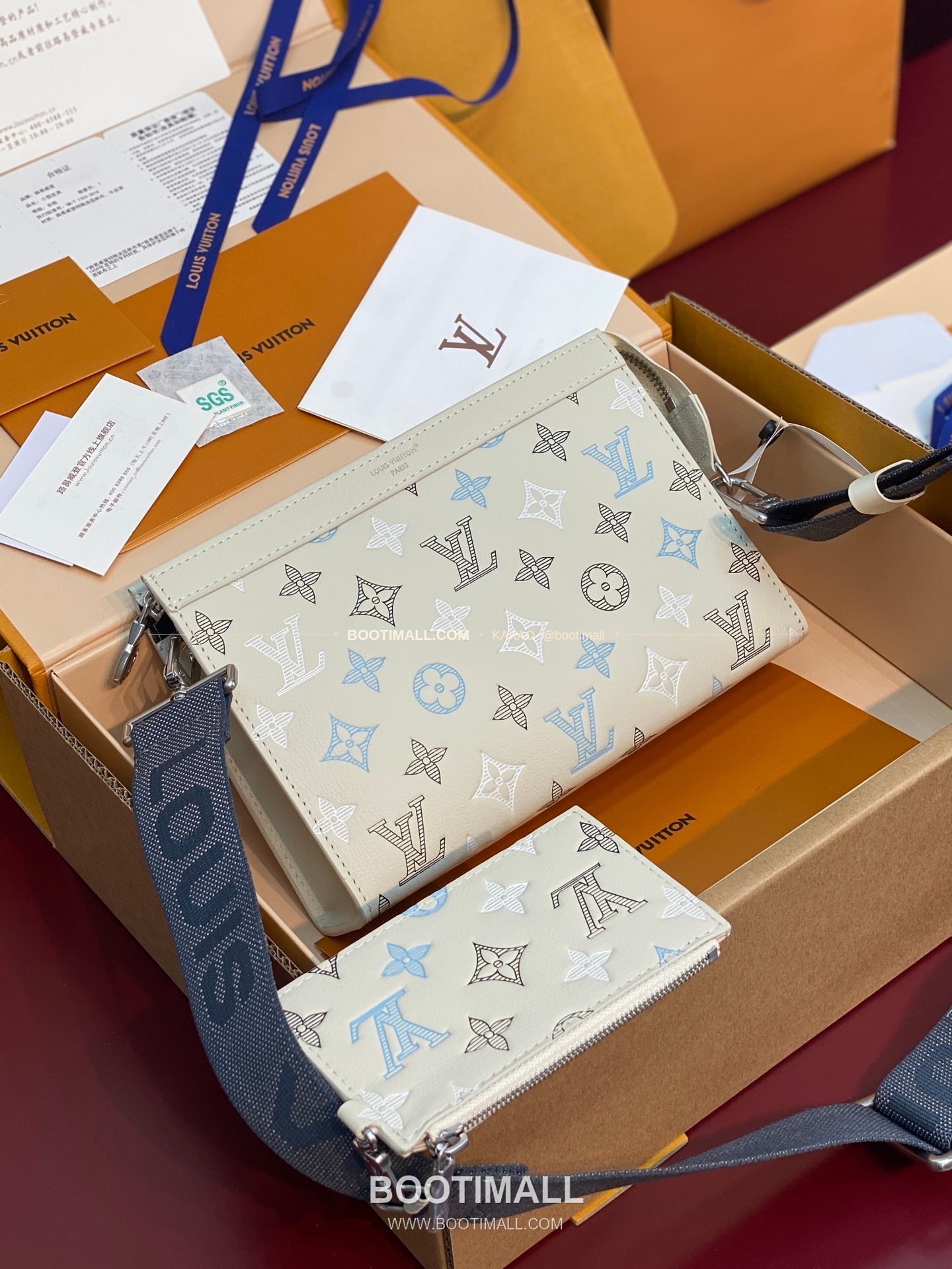 루이비통 가스통 미니 모노그램 섀도우 레더 네이비 화이트 크로스백 Louis Vuitton Gaston Mini Monogram Shadow Leather Navy White Crossbody Bag M28818 22cm 1
