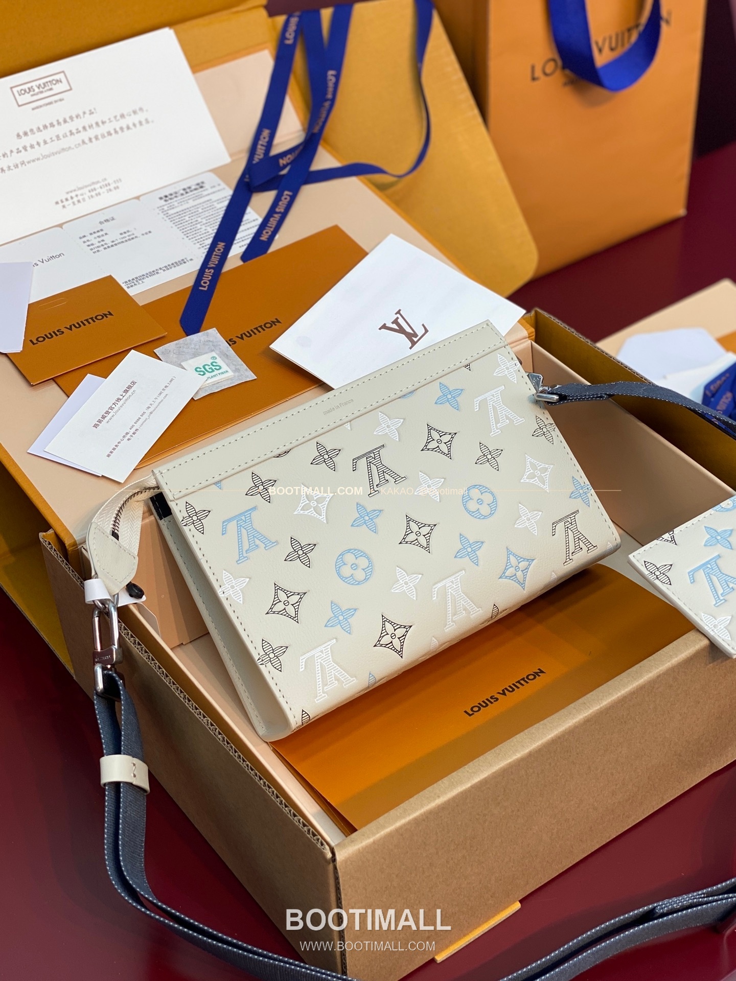 루이비통 가스통 미니 모노그램 섀도우 레더 네이비 화이트 크로스백 Louis Vuitton Gaston Mini Monogram Shadow Leather Navy White Crossbody Bag M28818 22cm 2